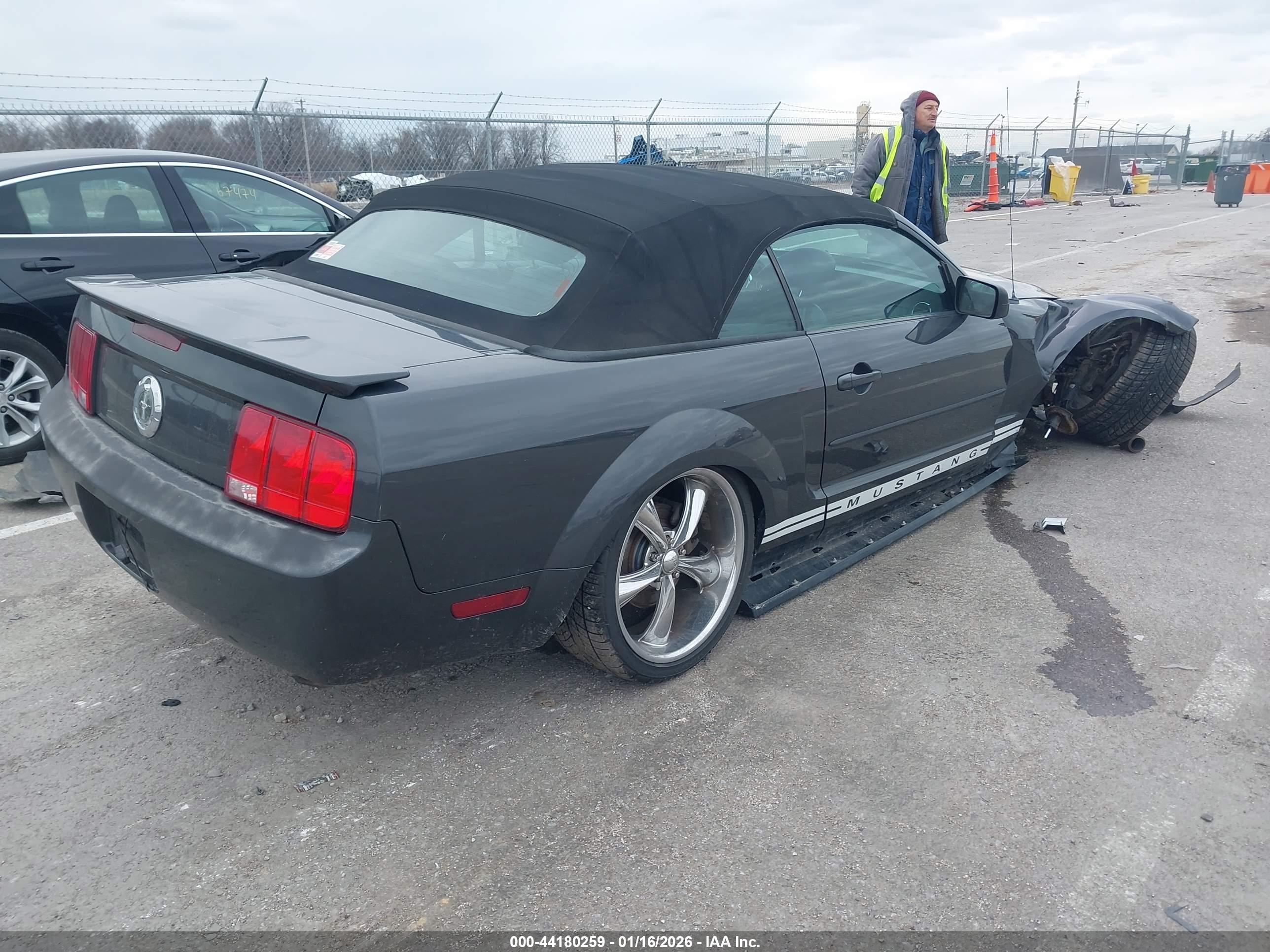 FORD MUSTANG image 4