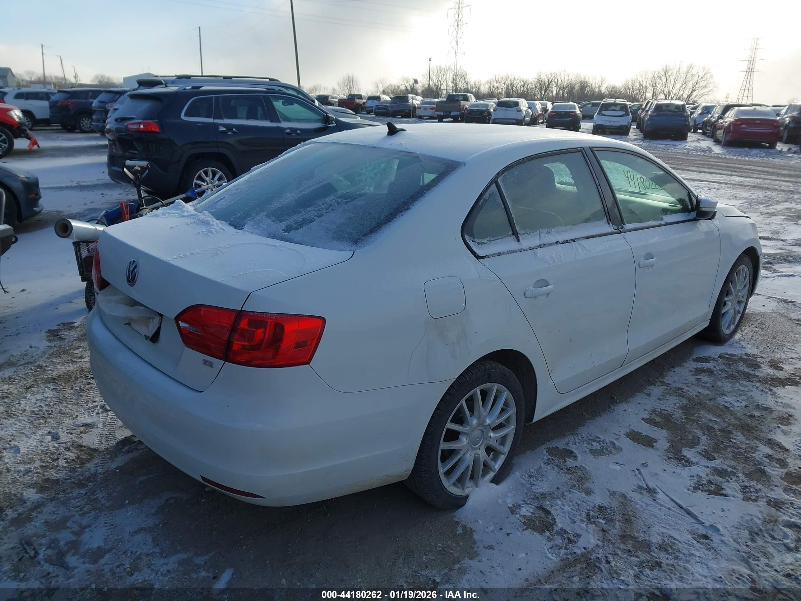 VOLKSWAGEN JETTA image 4