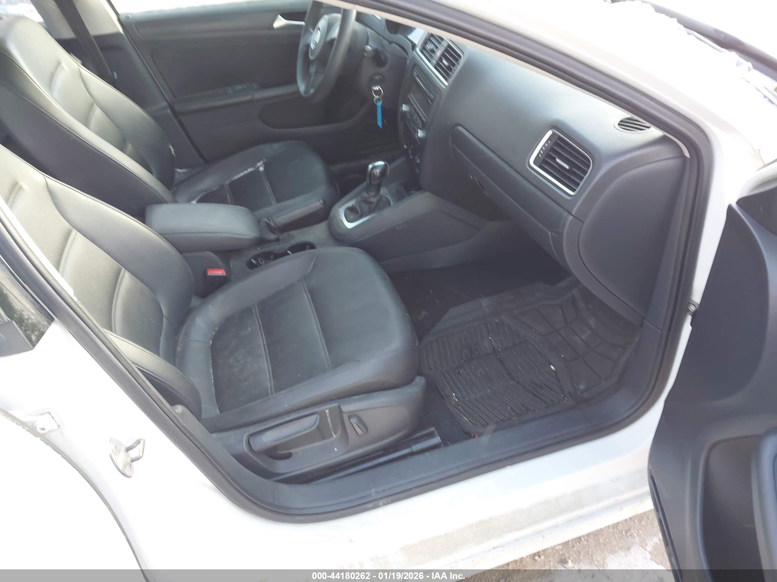 VOLKSWAGEN JETTA image 5