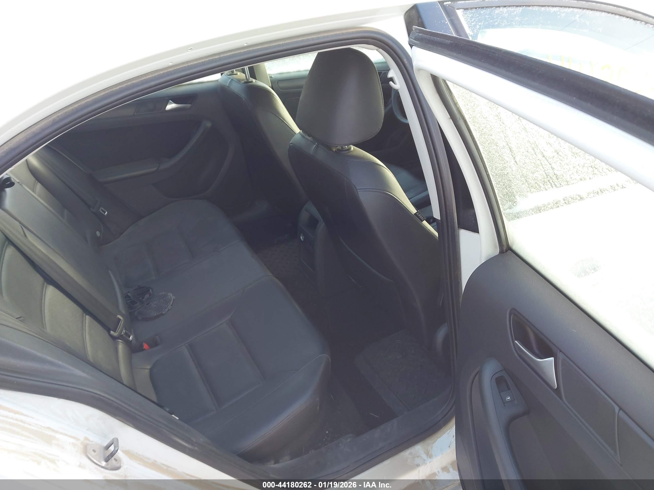 VOLKSWAGEN JETTA image 8