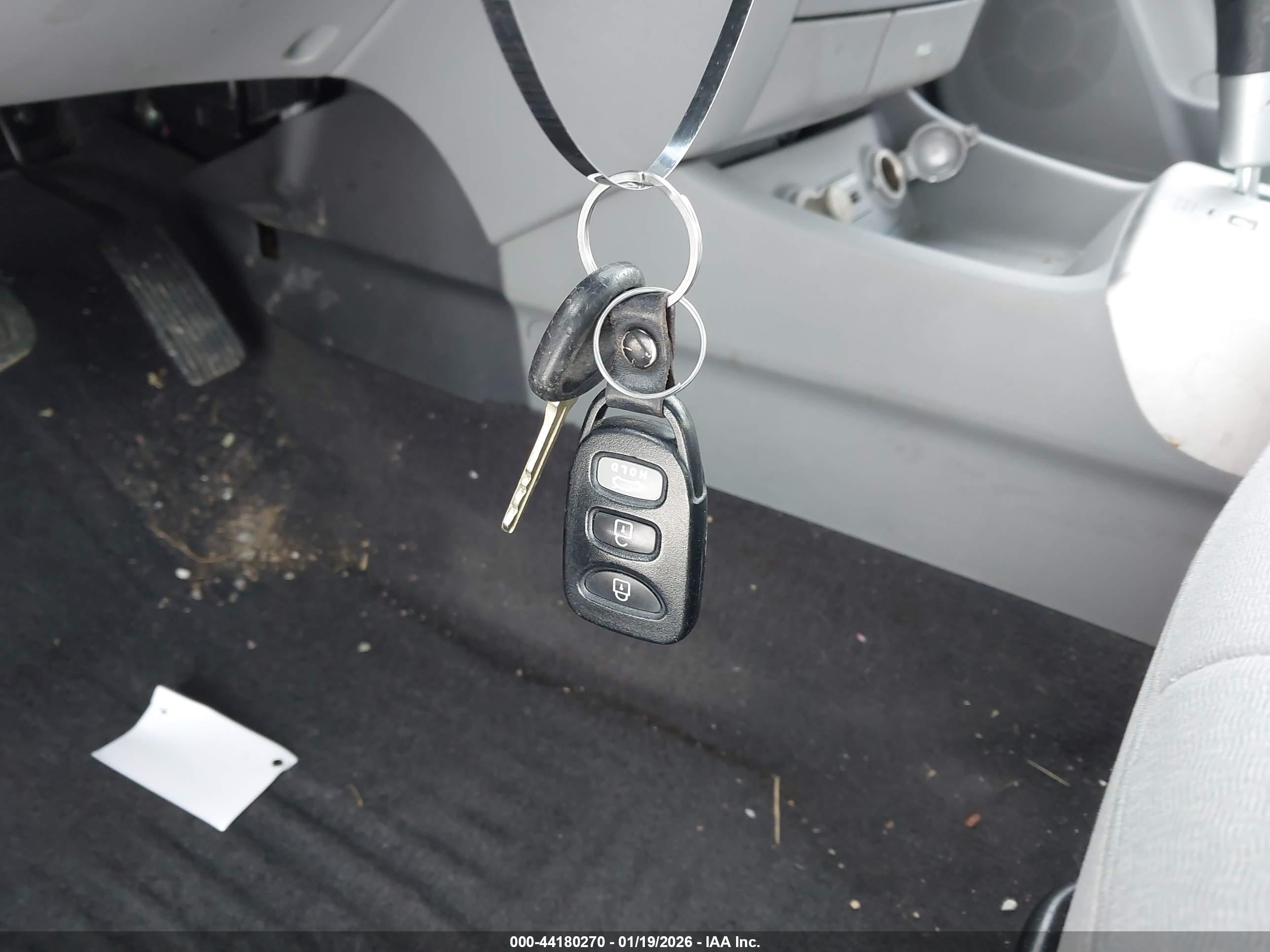 HYUNDAI ELANTRA image 11