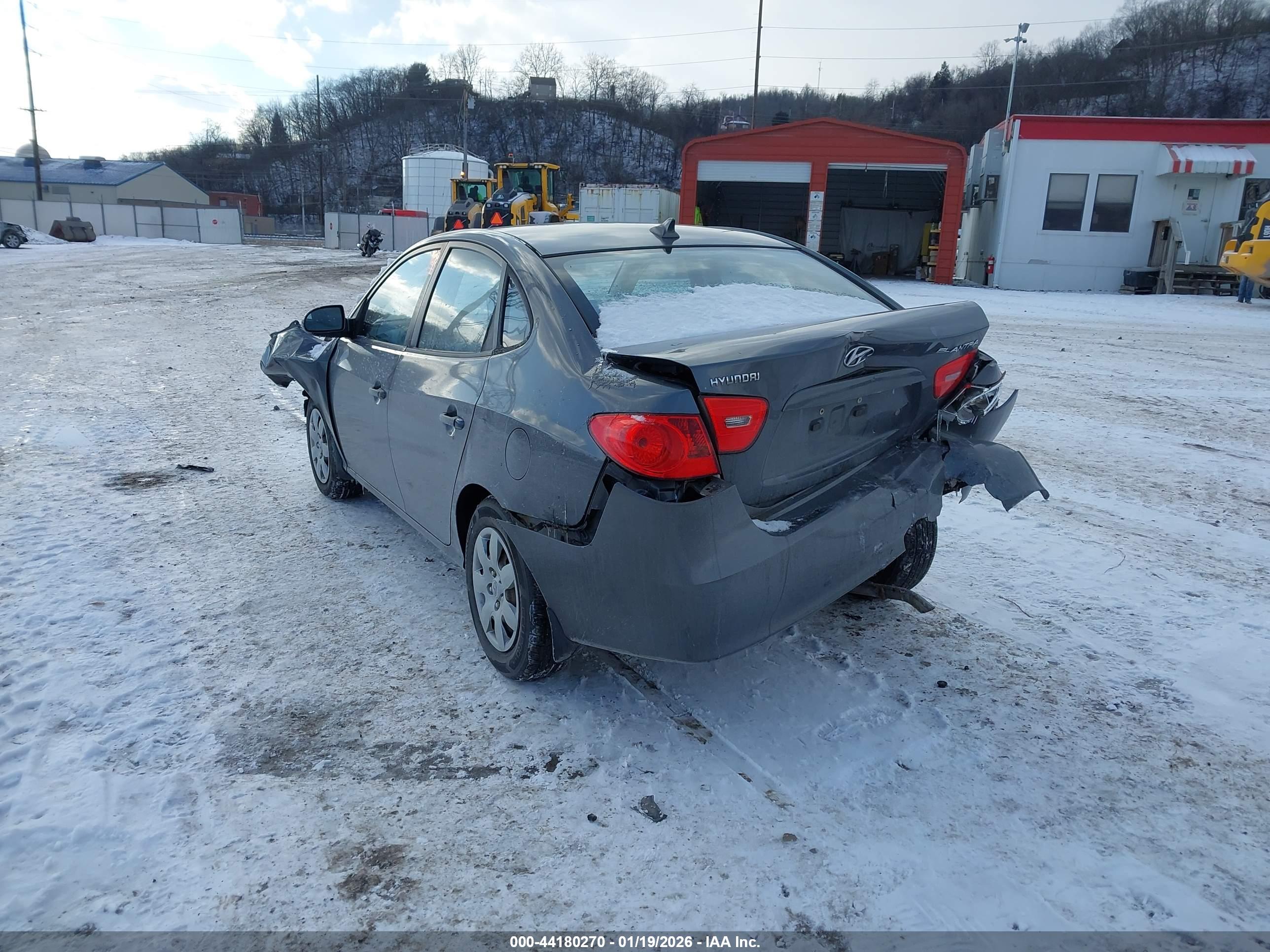 HYUNDAI ELANTRA image 3