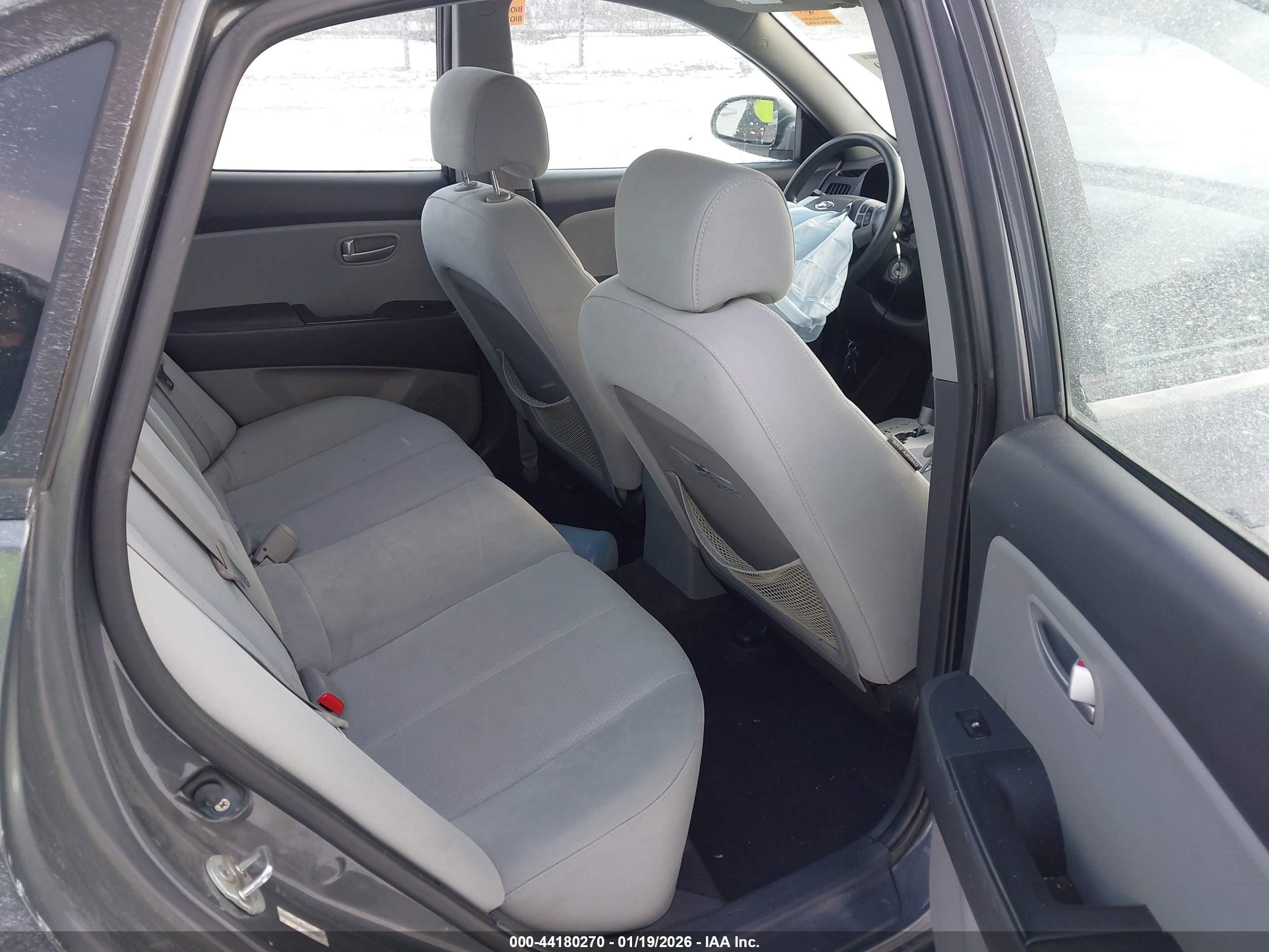 HYUNDAI ELANTRA image 8