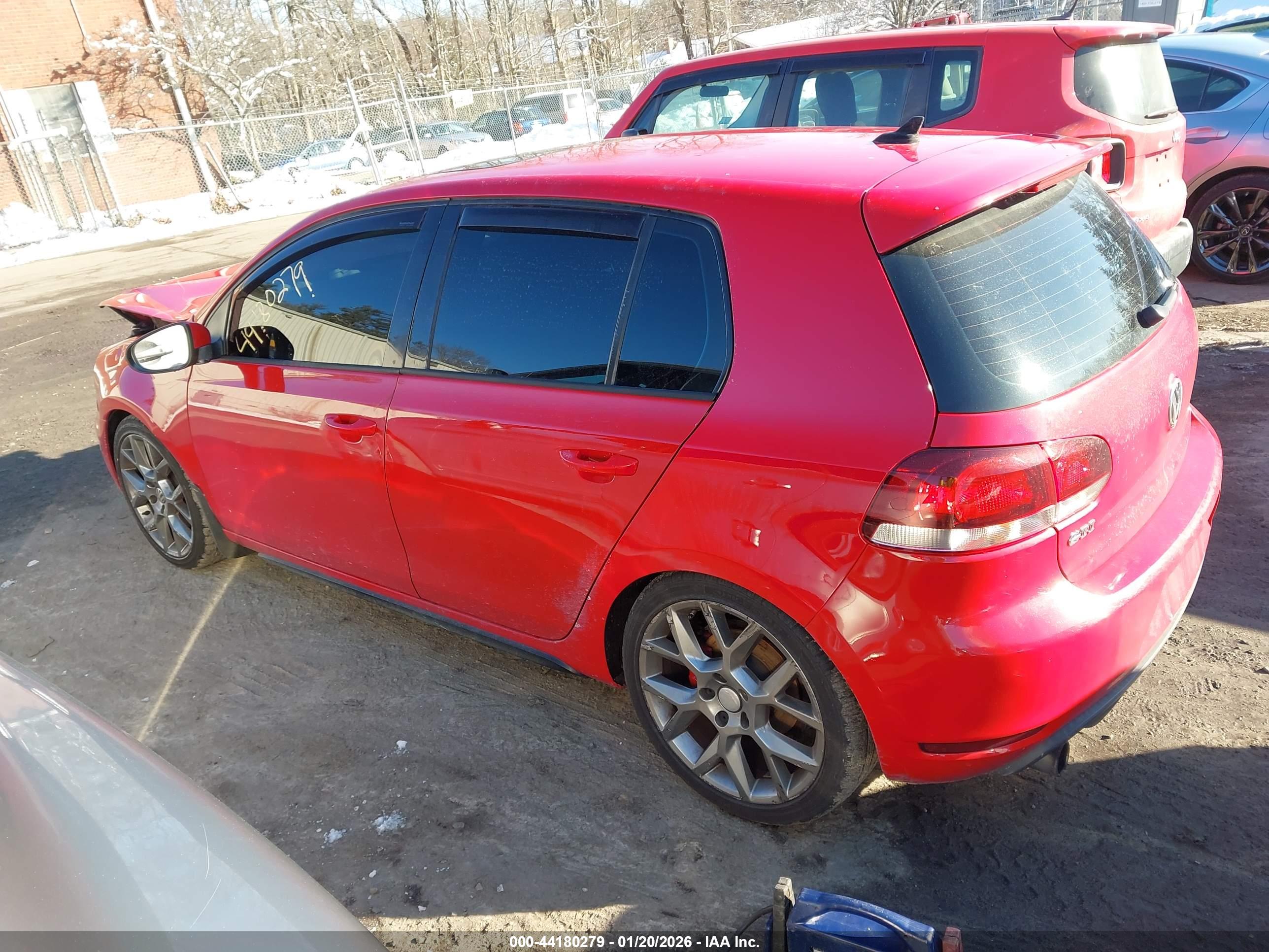 VOLKSWAGEN GTI image 3