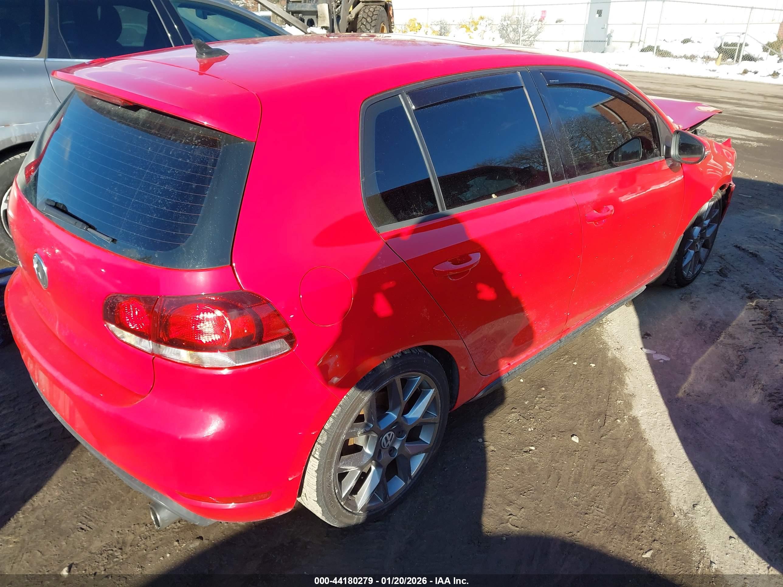 VOLKSWAGEN GTI image 4