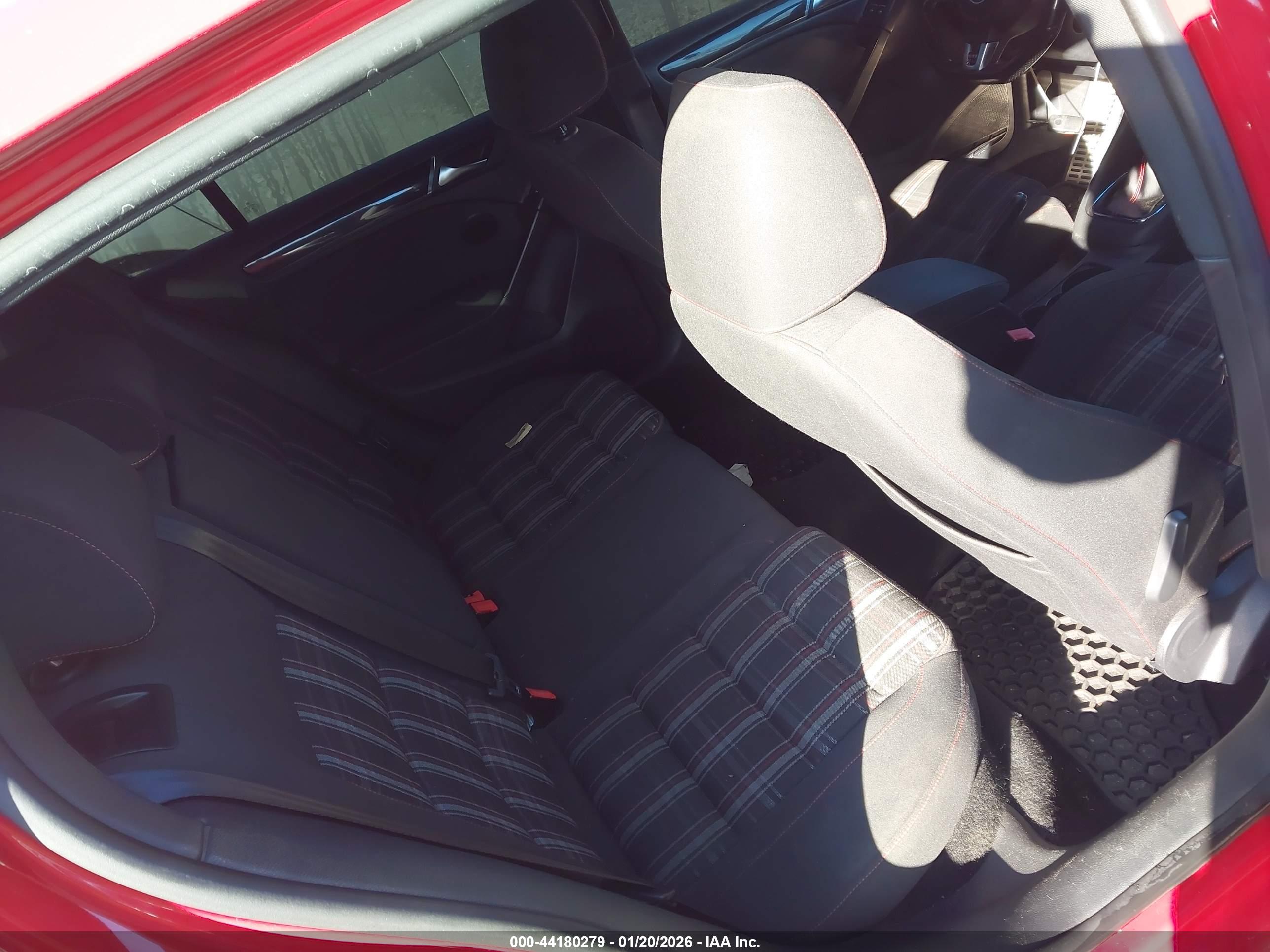 VOLKSWAGEN GTI image 8