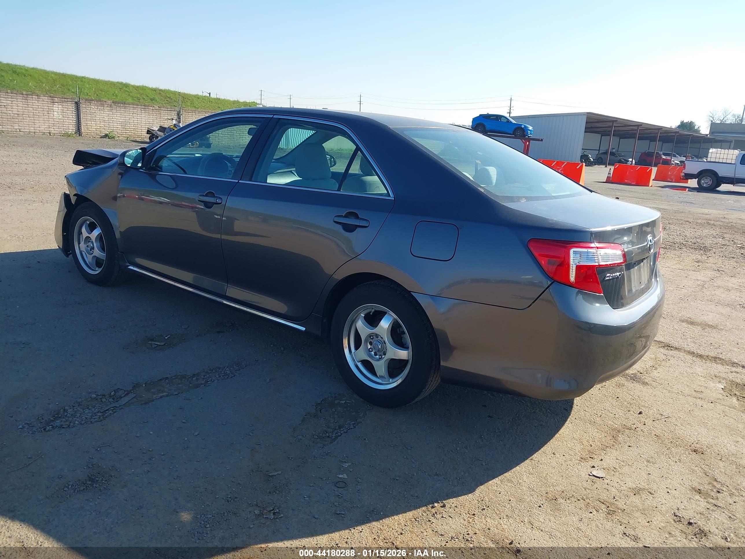 TOYOTA CAMRY image 3