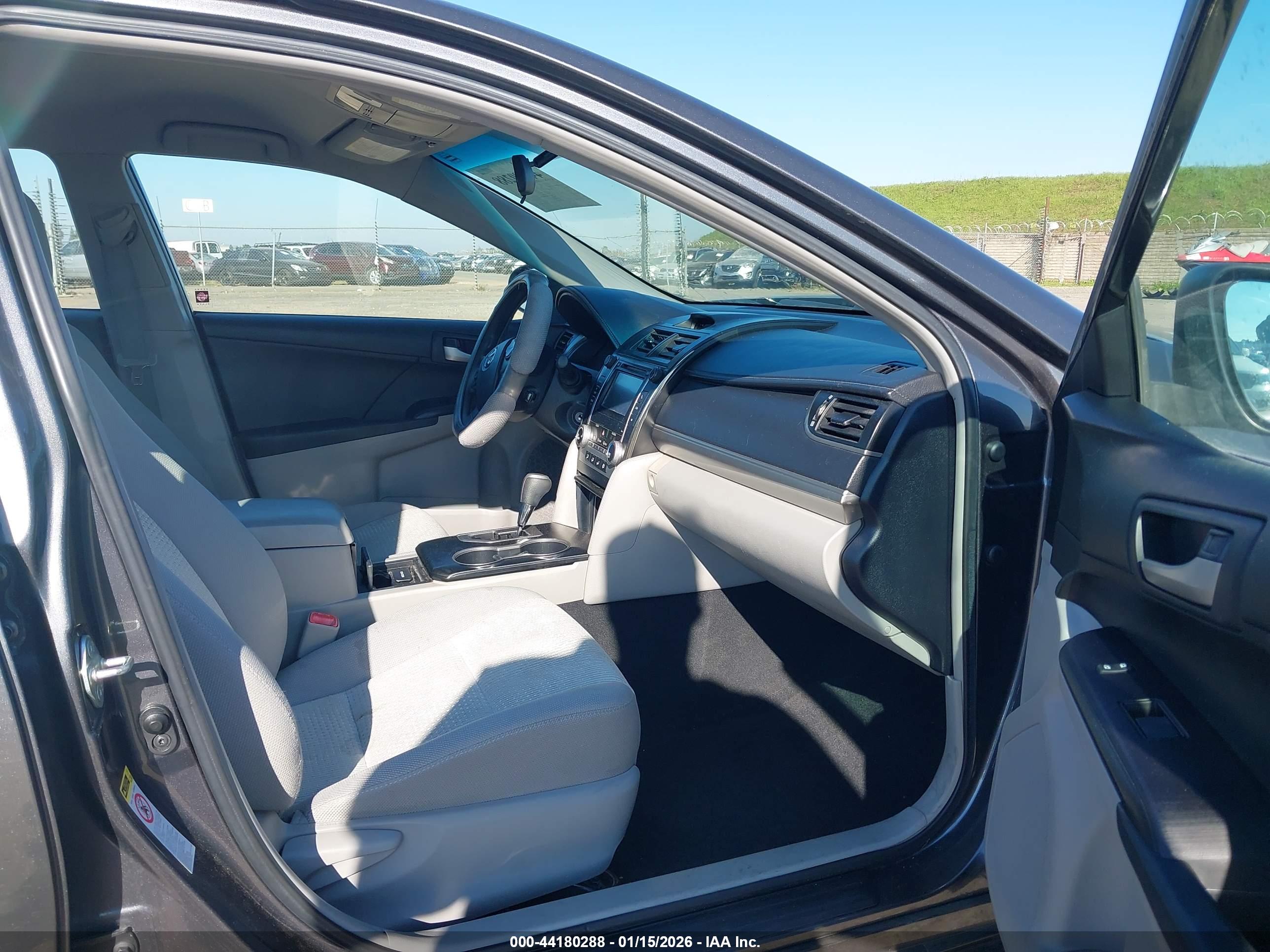 TOYOTA CAMRY image 5