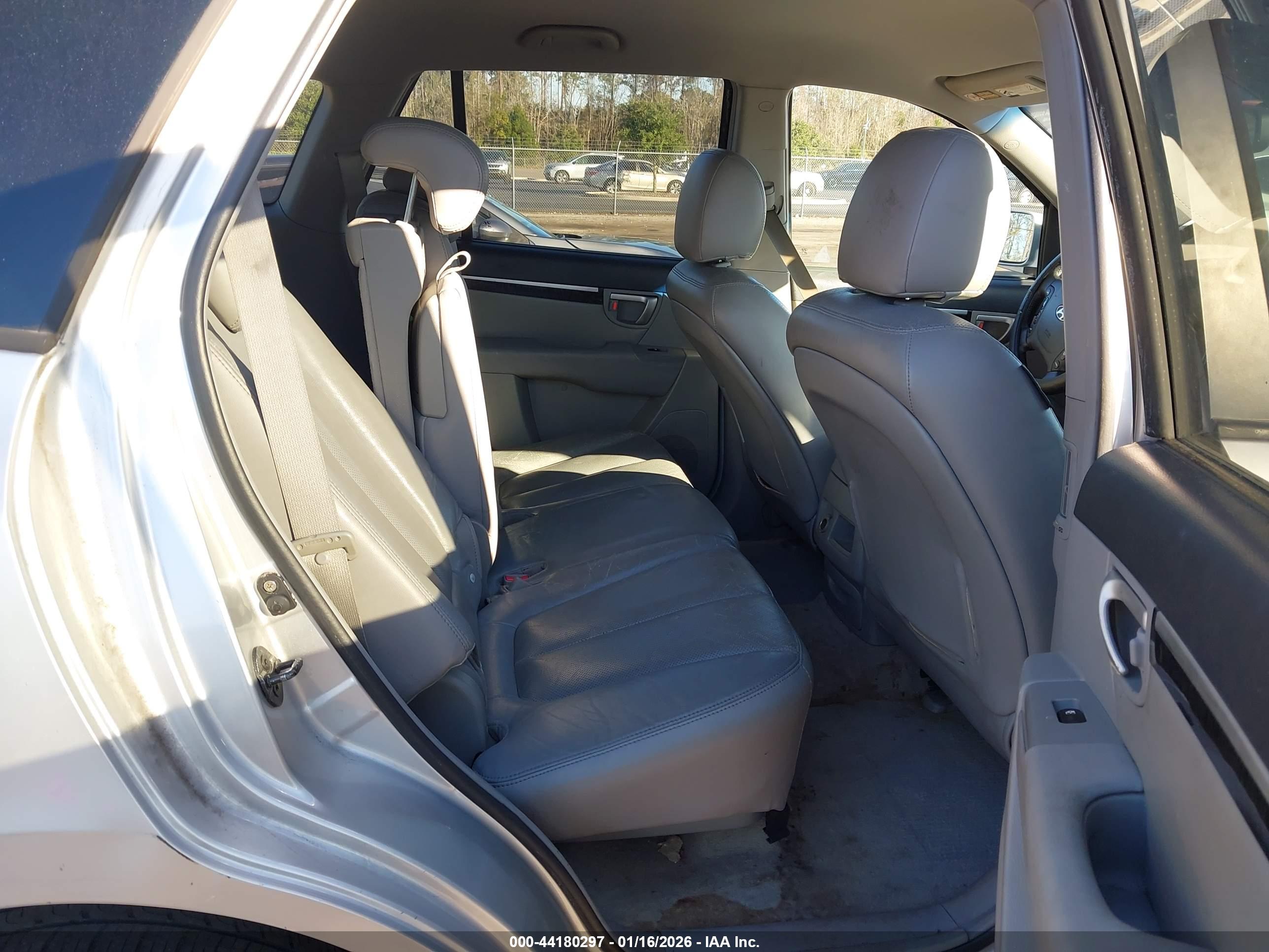 HYUNDAI SANTA image 8