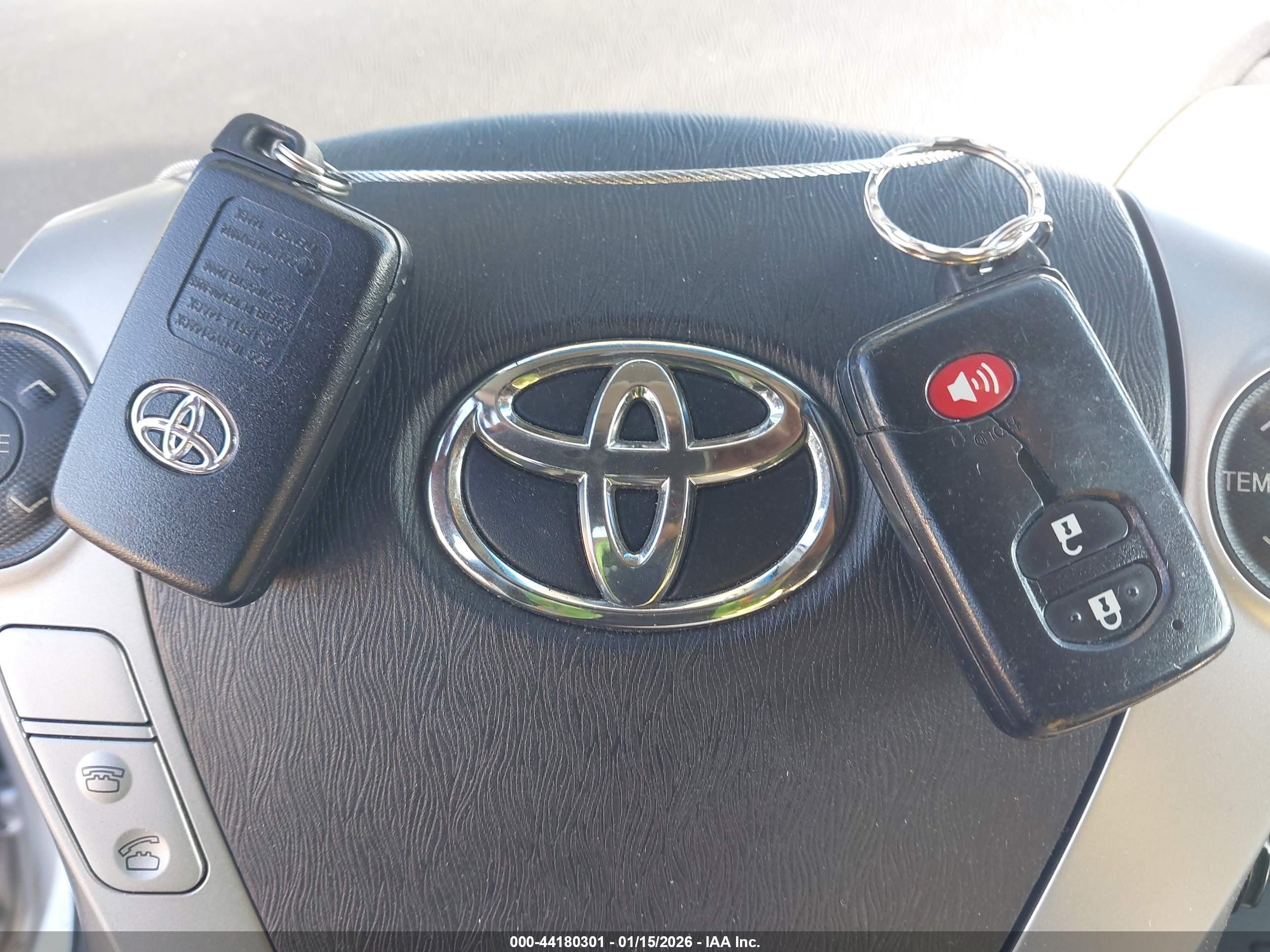 TOYOTA PRIUS image 11
