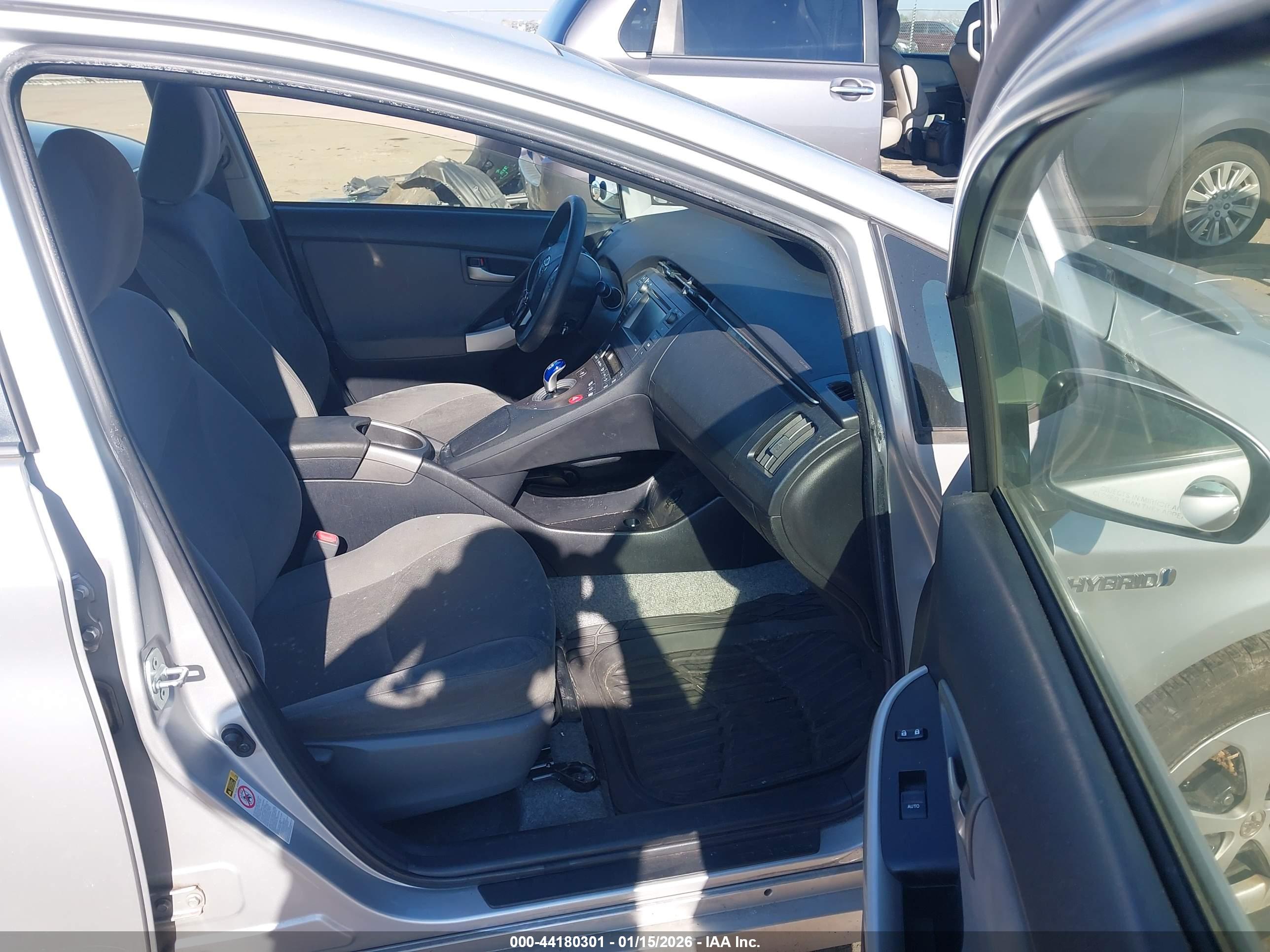 TOYOTA PRIUS image 5