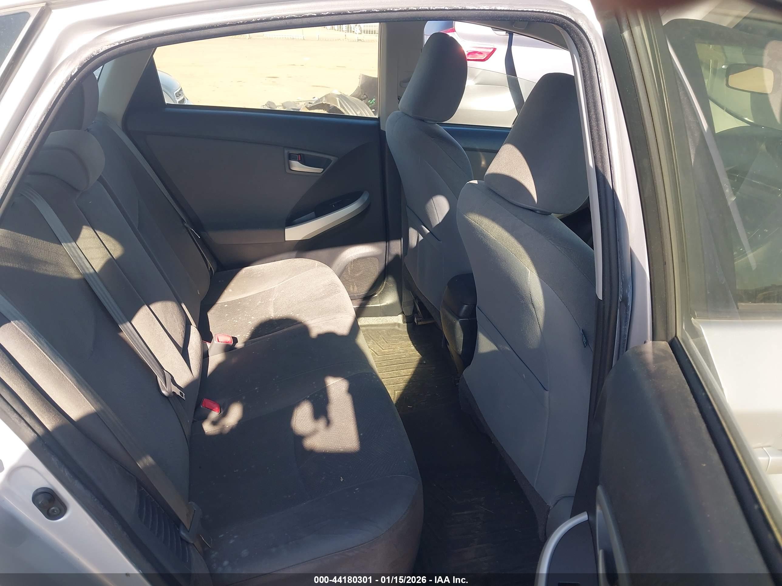 TOYOTA PRIUS image 8
