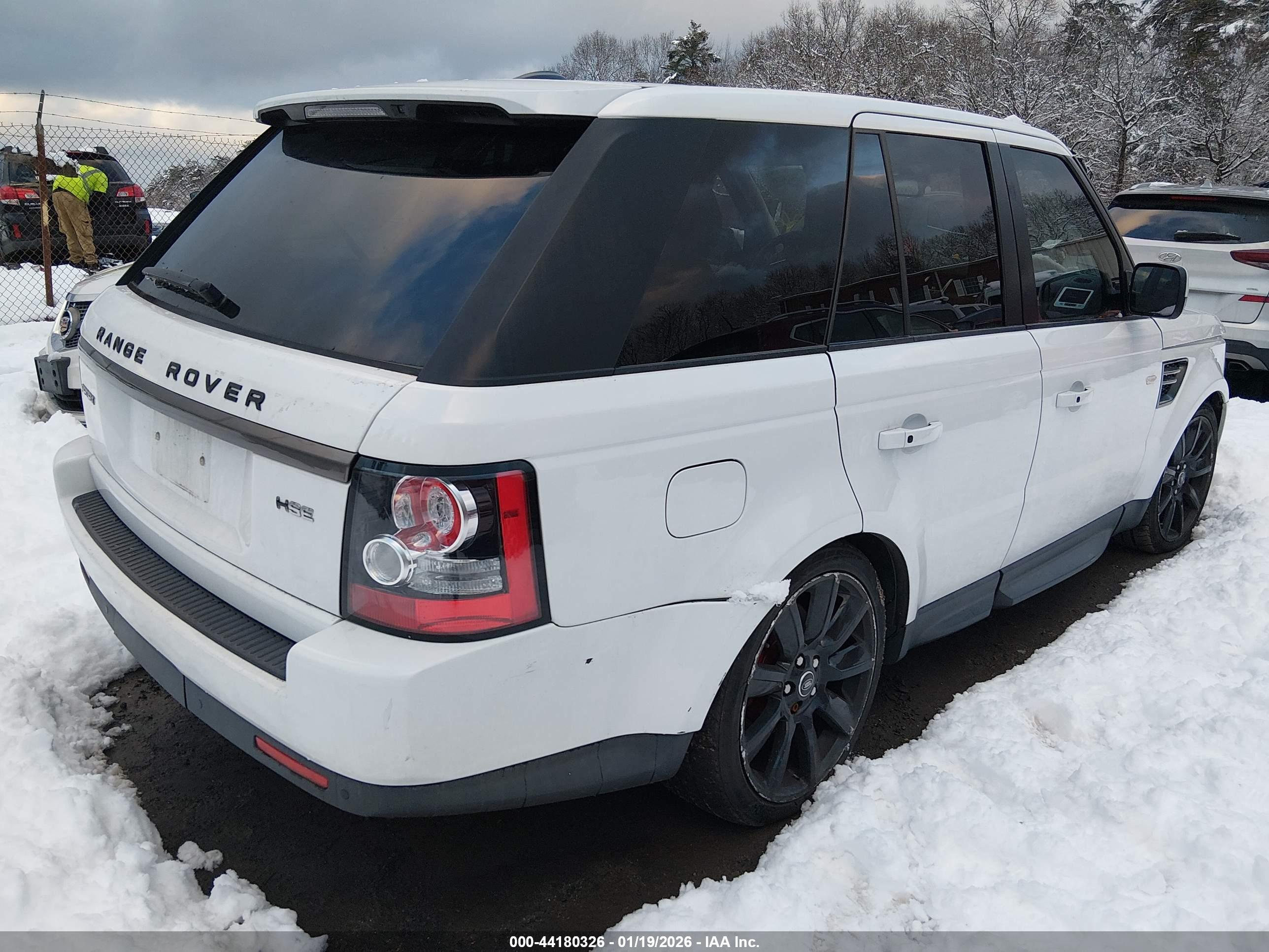LAND ROVER image 4