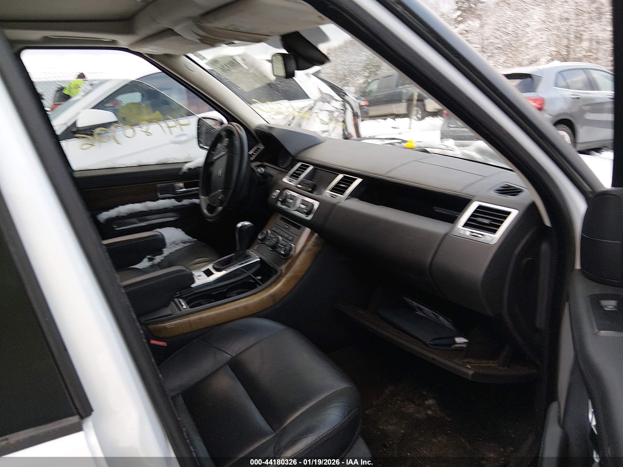 LAND ROVER image 5