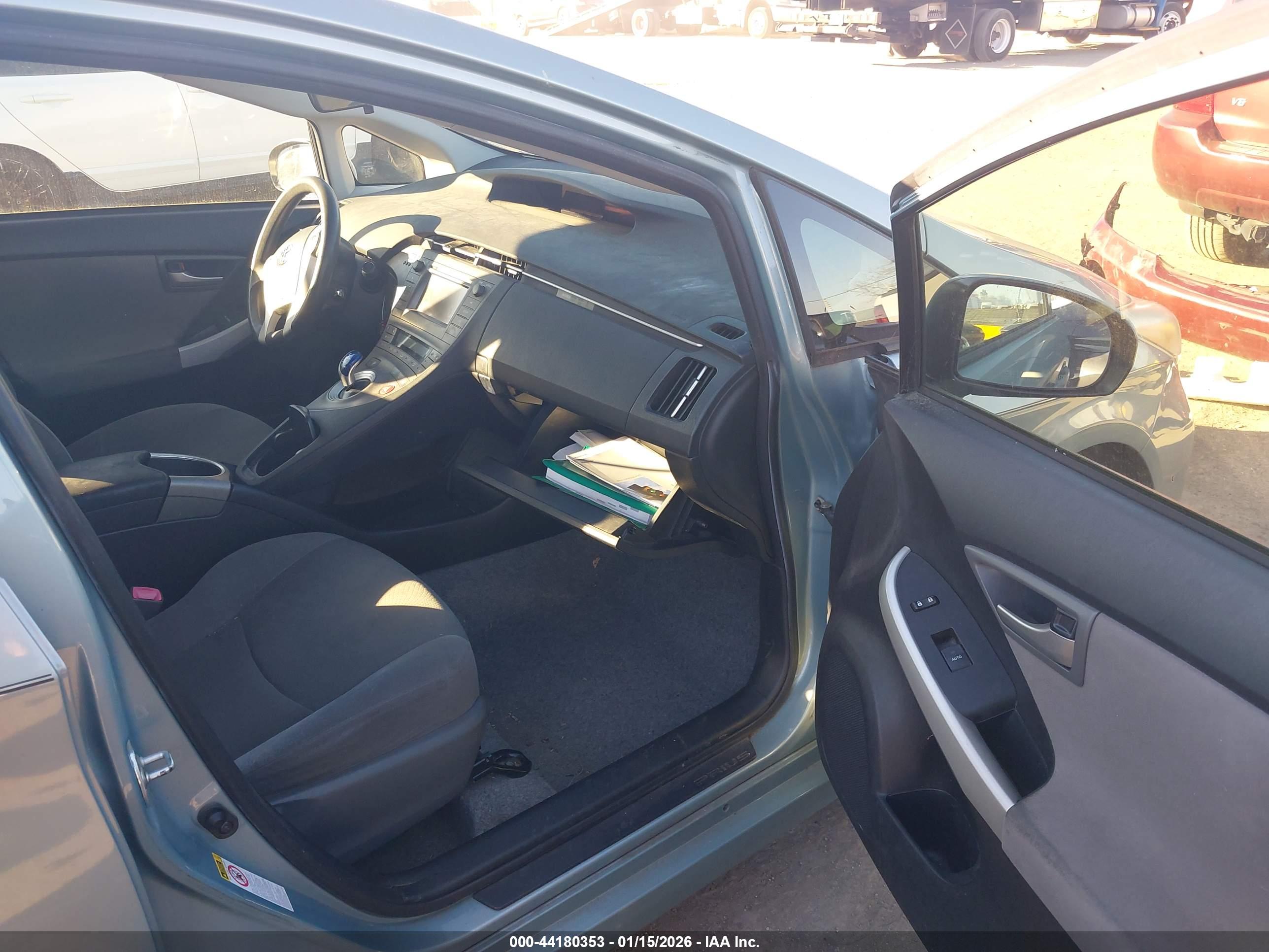TOYOTA PRIUS image 5