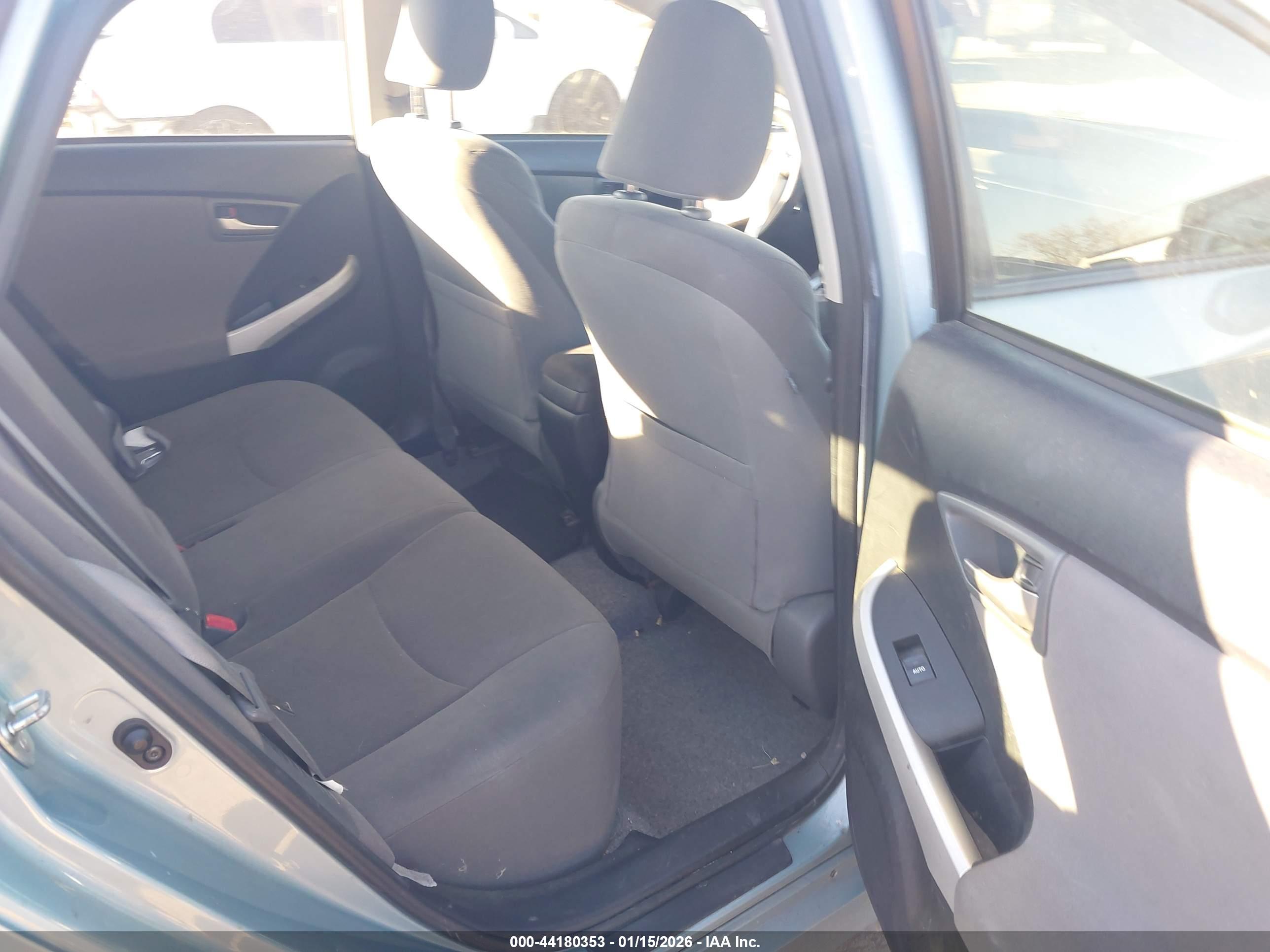 TOYOTA PRIUS image 8