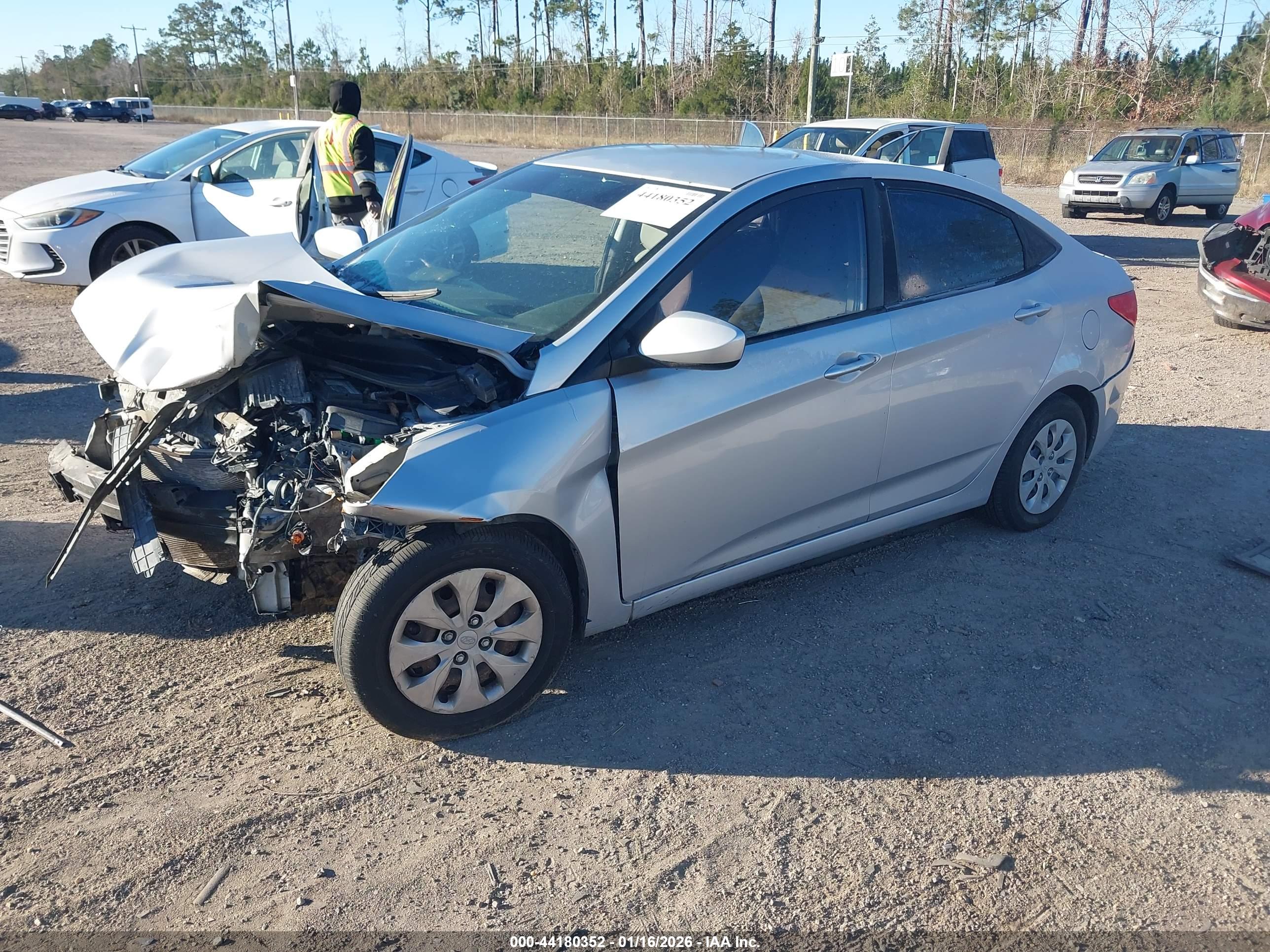 HYUNDAI ACCENT image 2