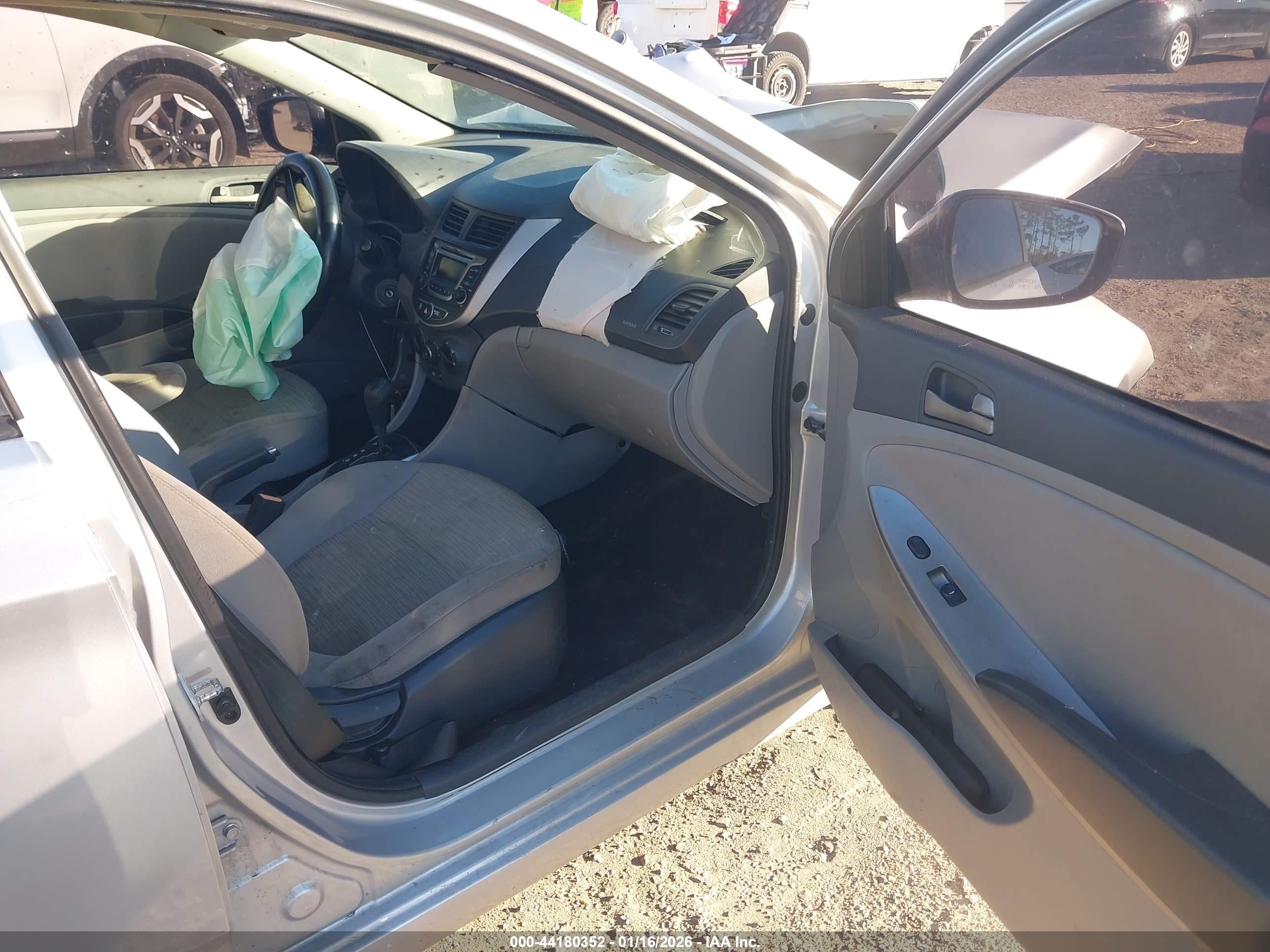 HYUNDAI ACCENT image 5