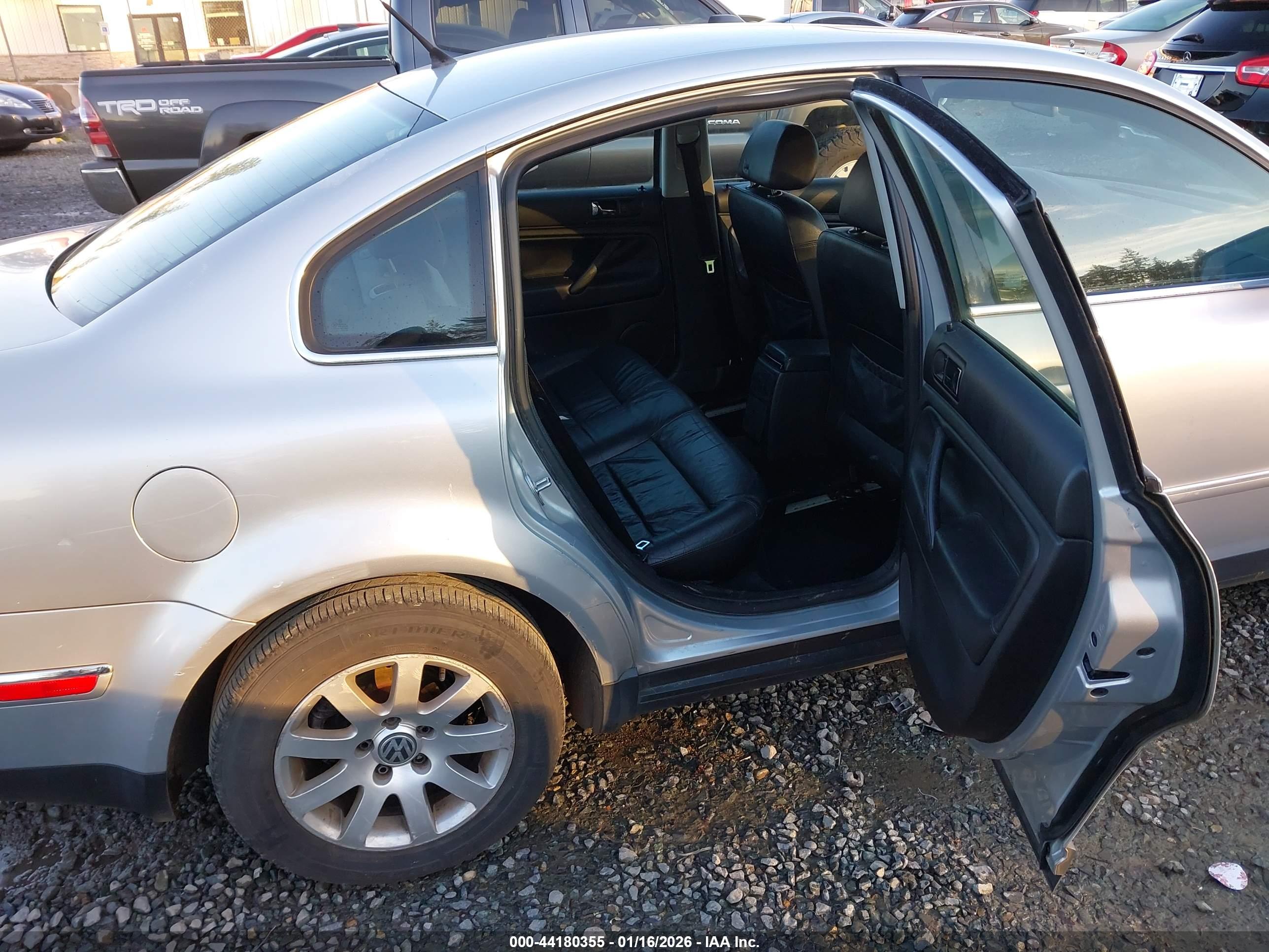 VOLKSWAGEN PASSAT image 8