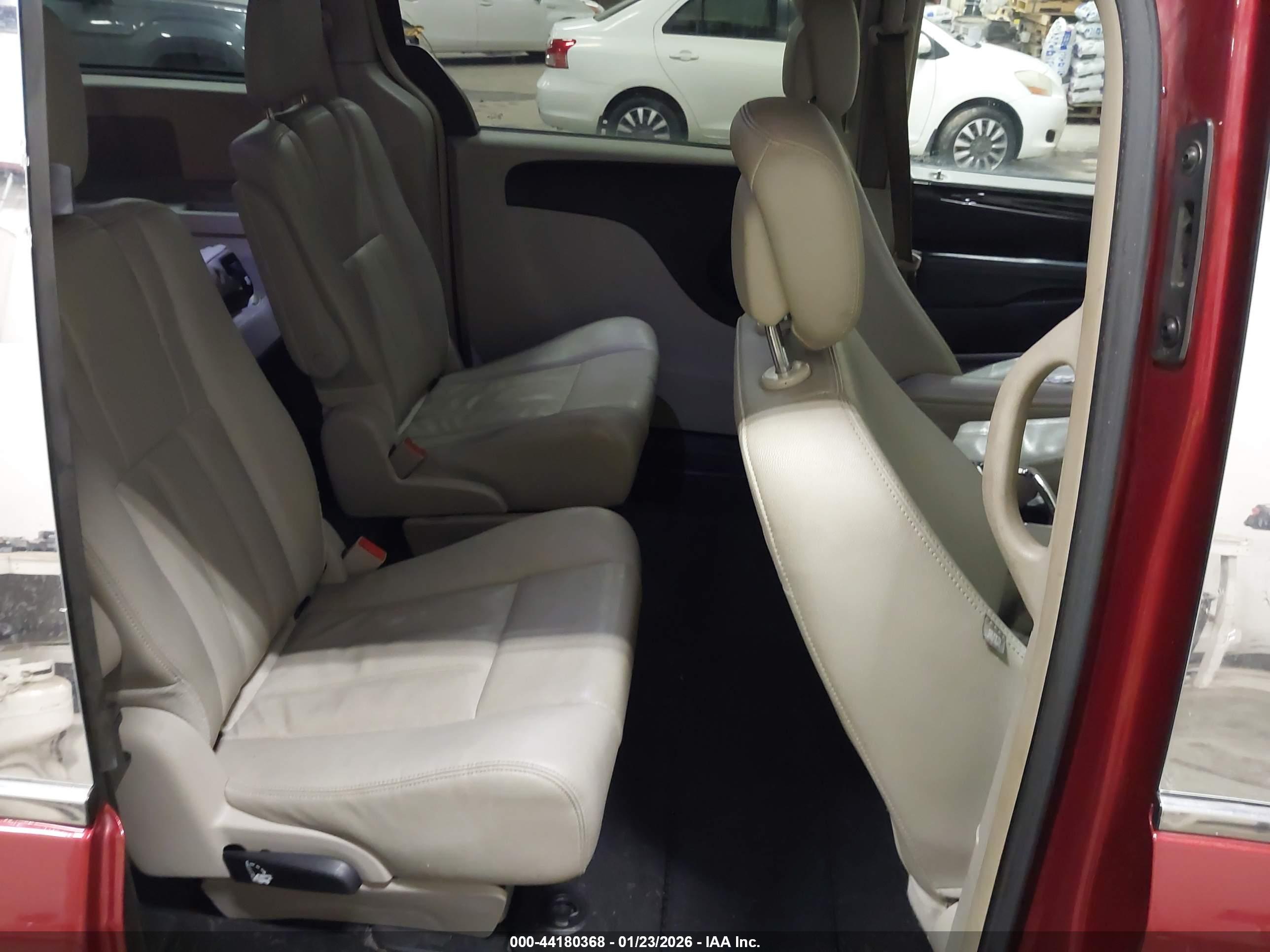CHRYSLER TOWN image 8