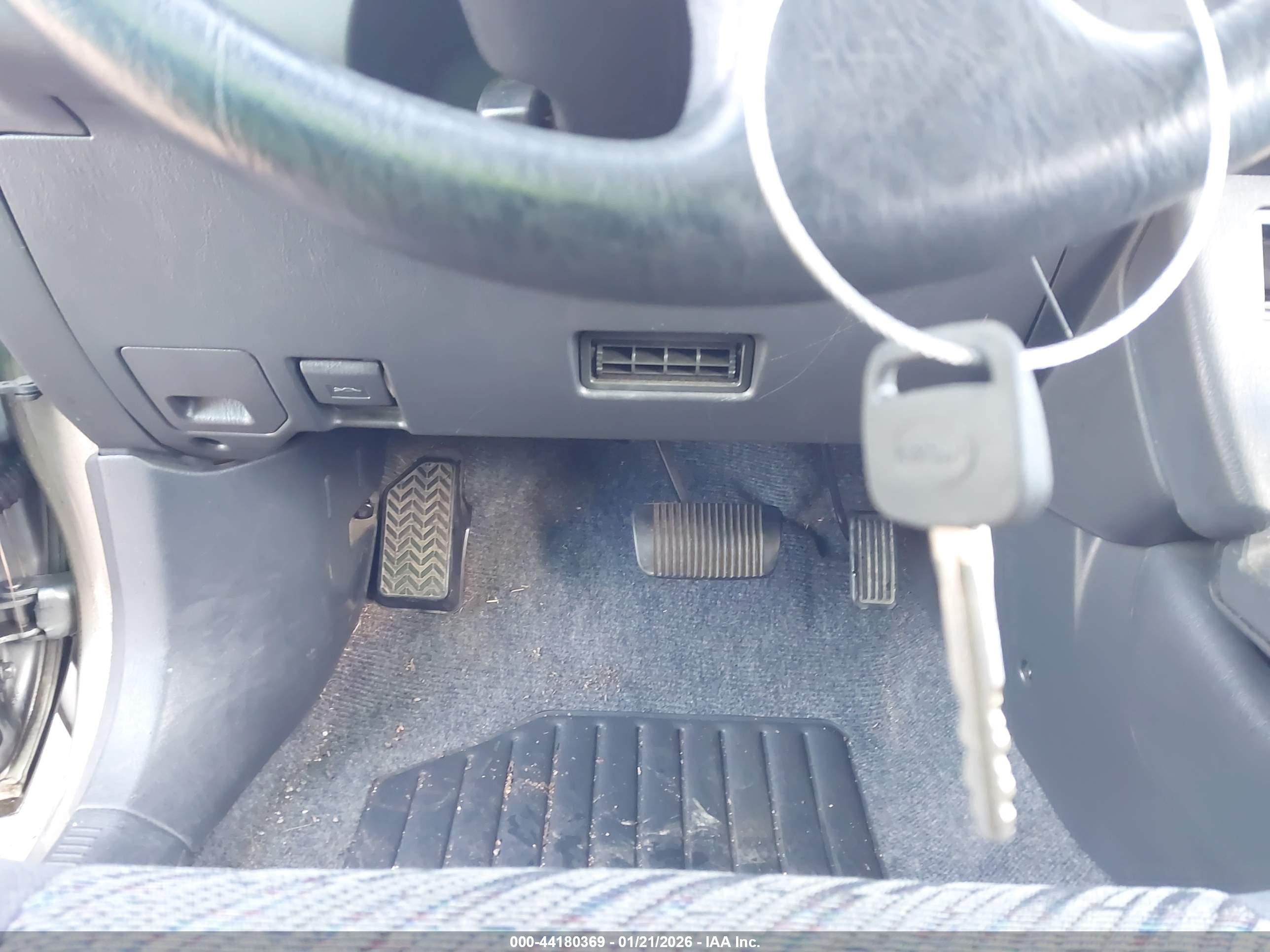 TOYOTA RAV4 image 11