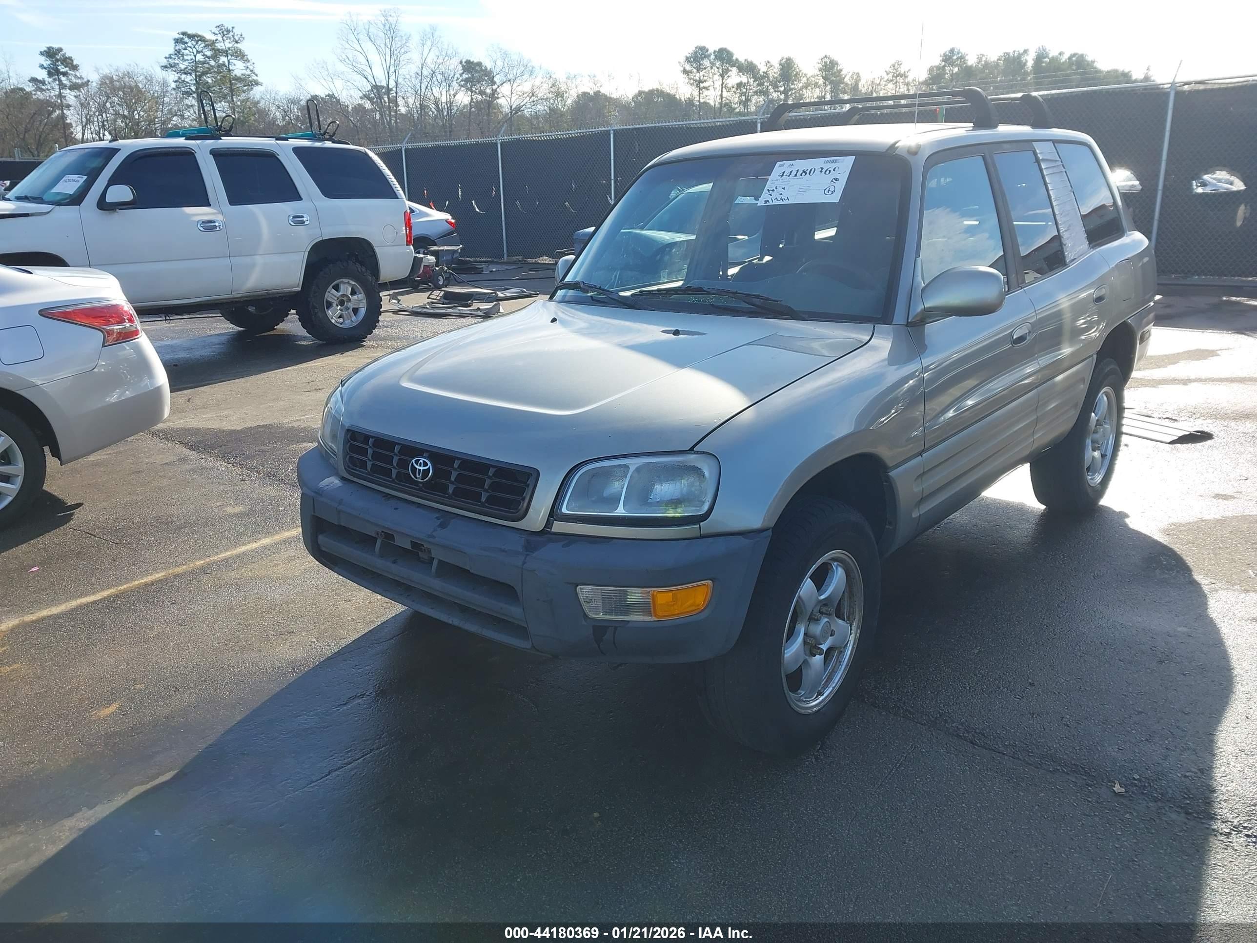 TOYOTA RAV4 image 2