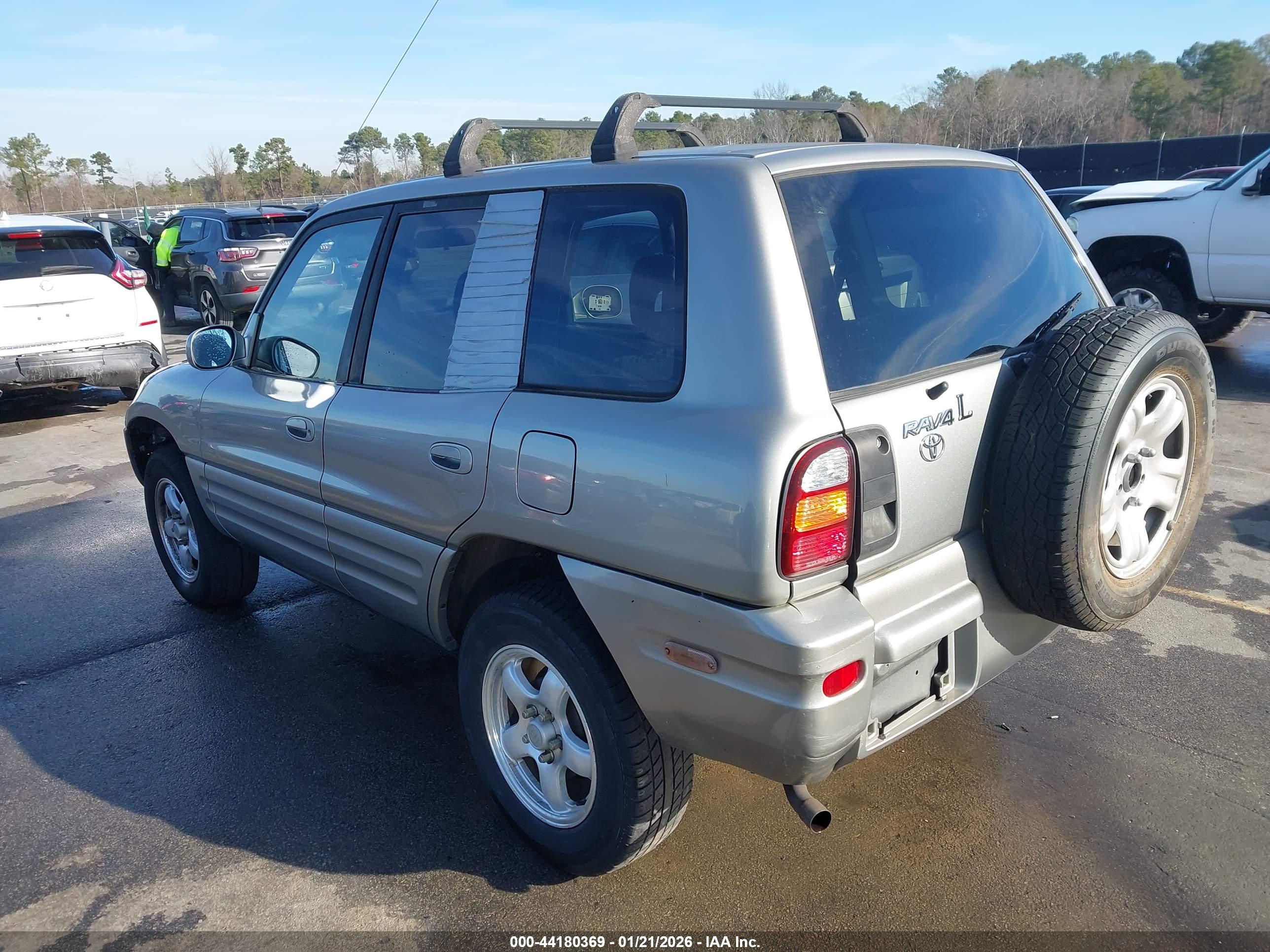 TOYOTA RAV4 image 3