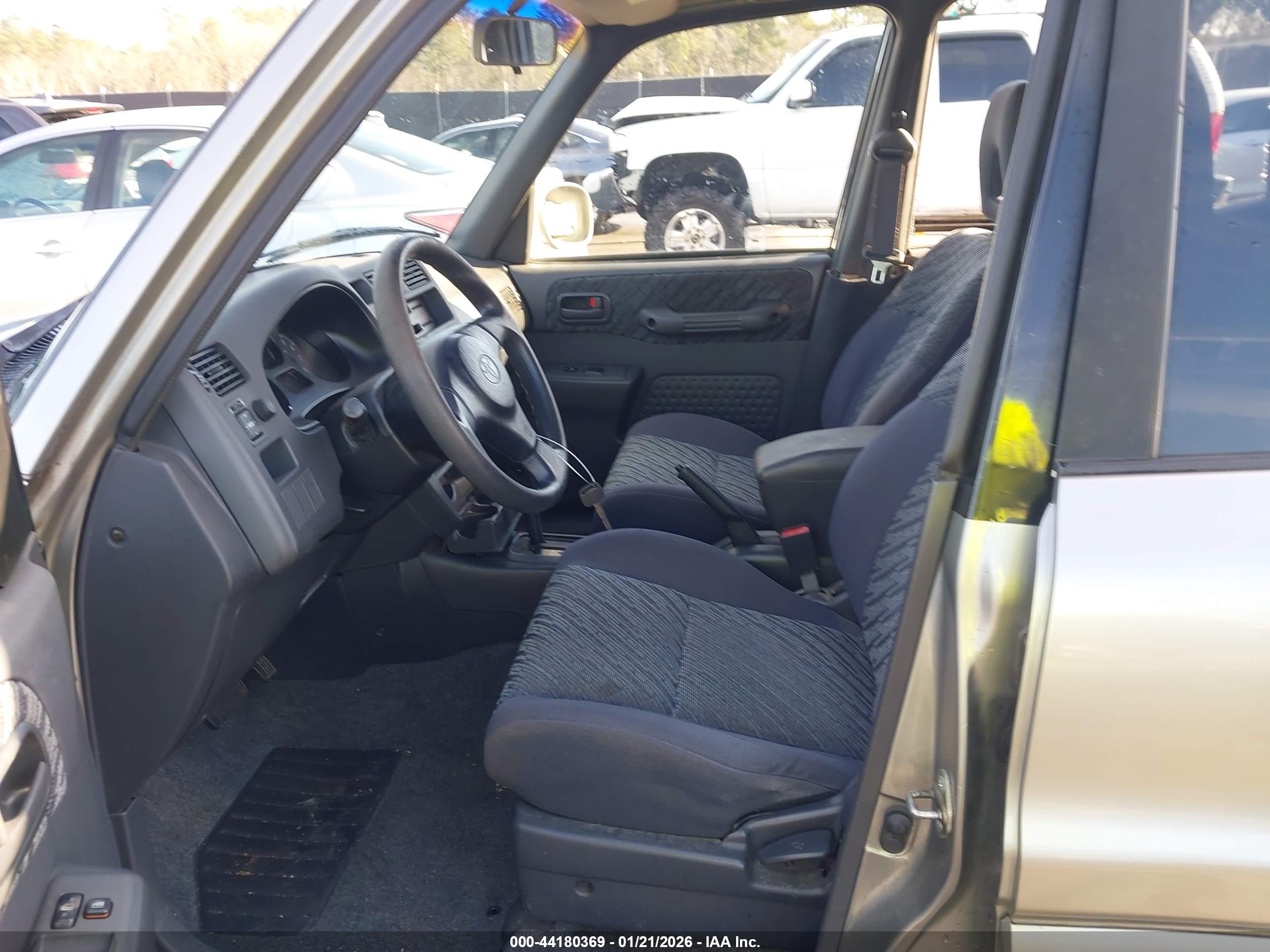 TOYOTA RAV4 image 5