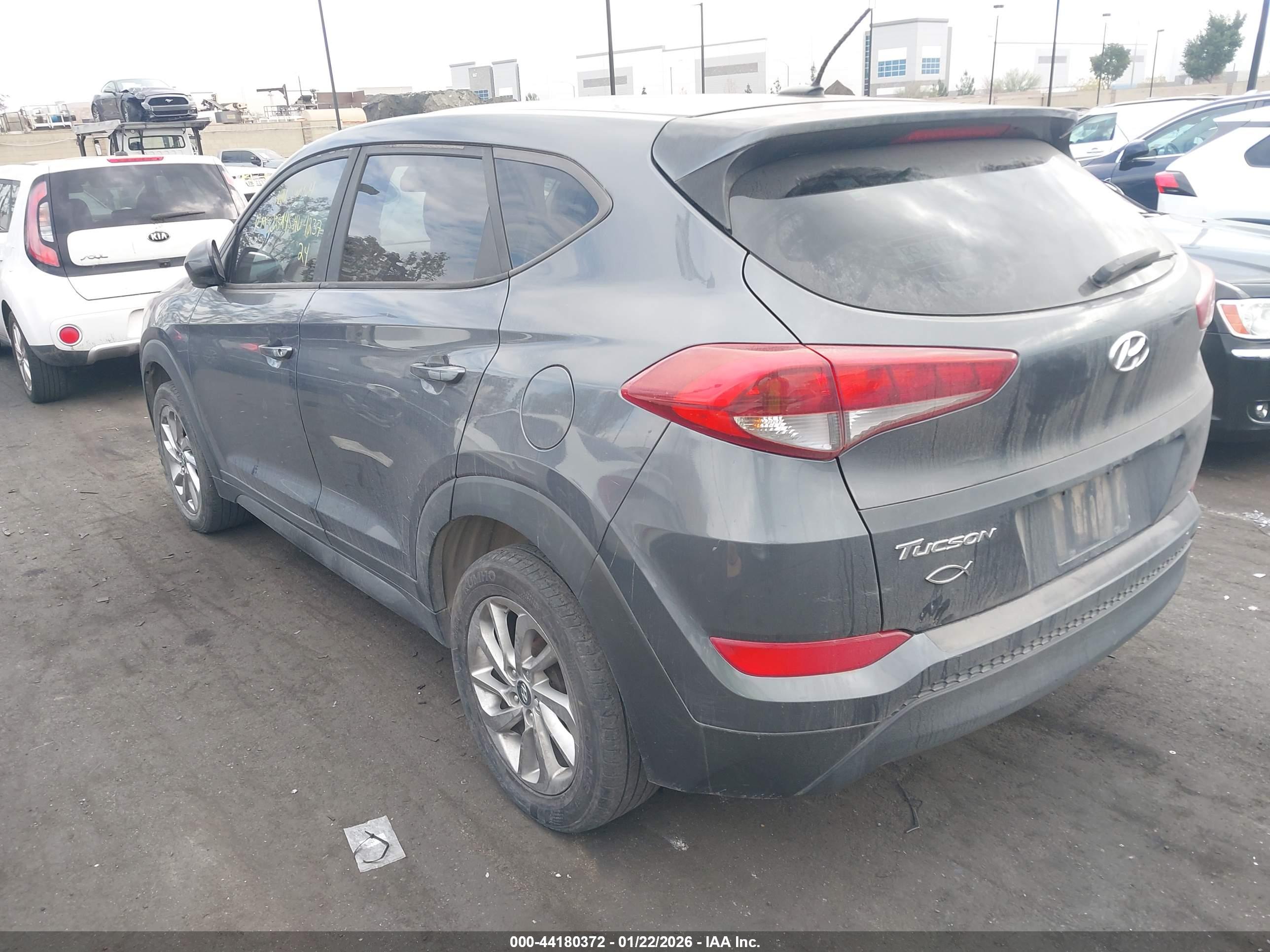 HYUNDAI TUCSON image 3