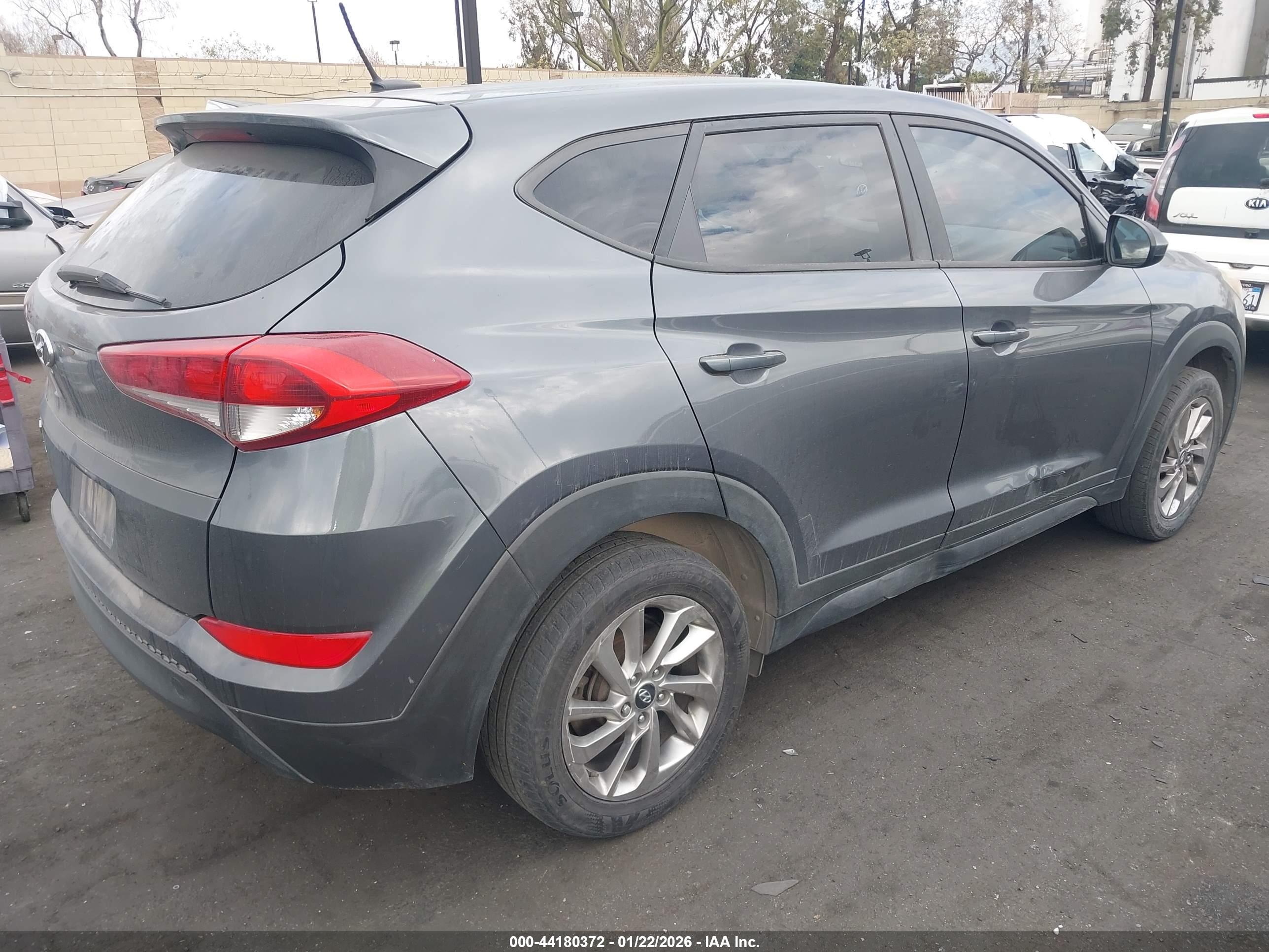 HYUNDAI TUCSON image 4