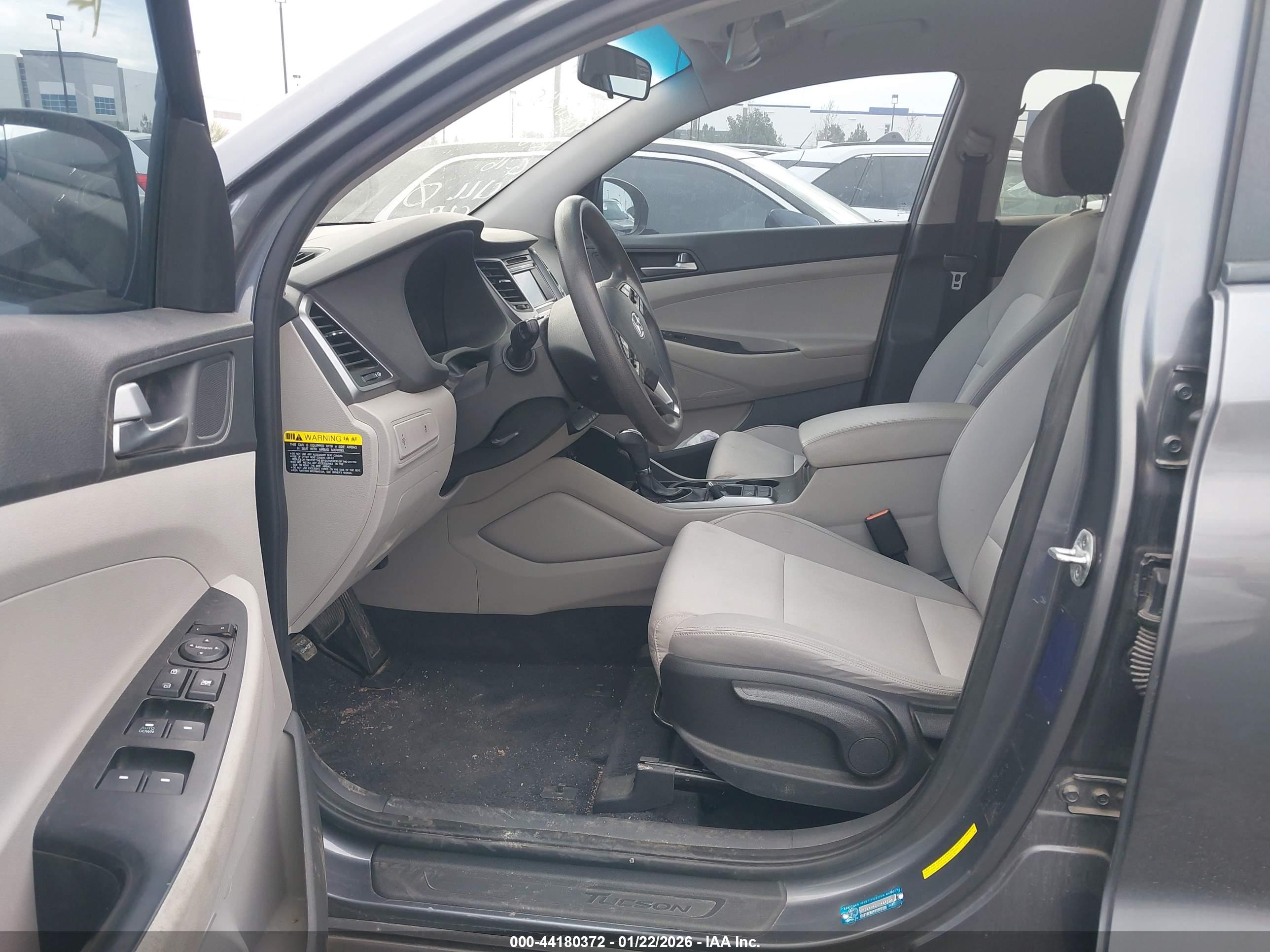 HYUNDAI TUCSON image 5
