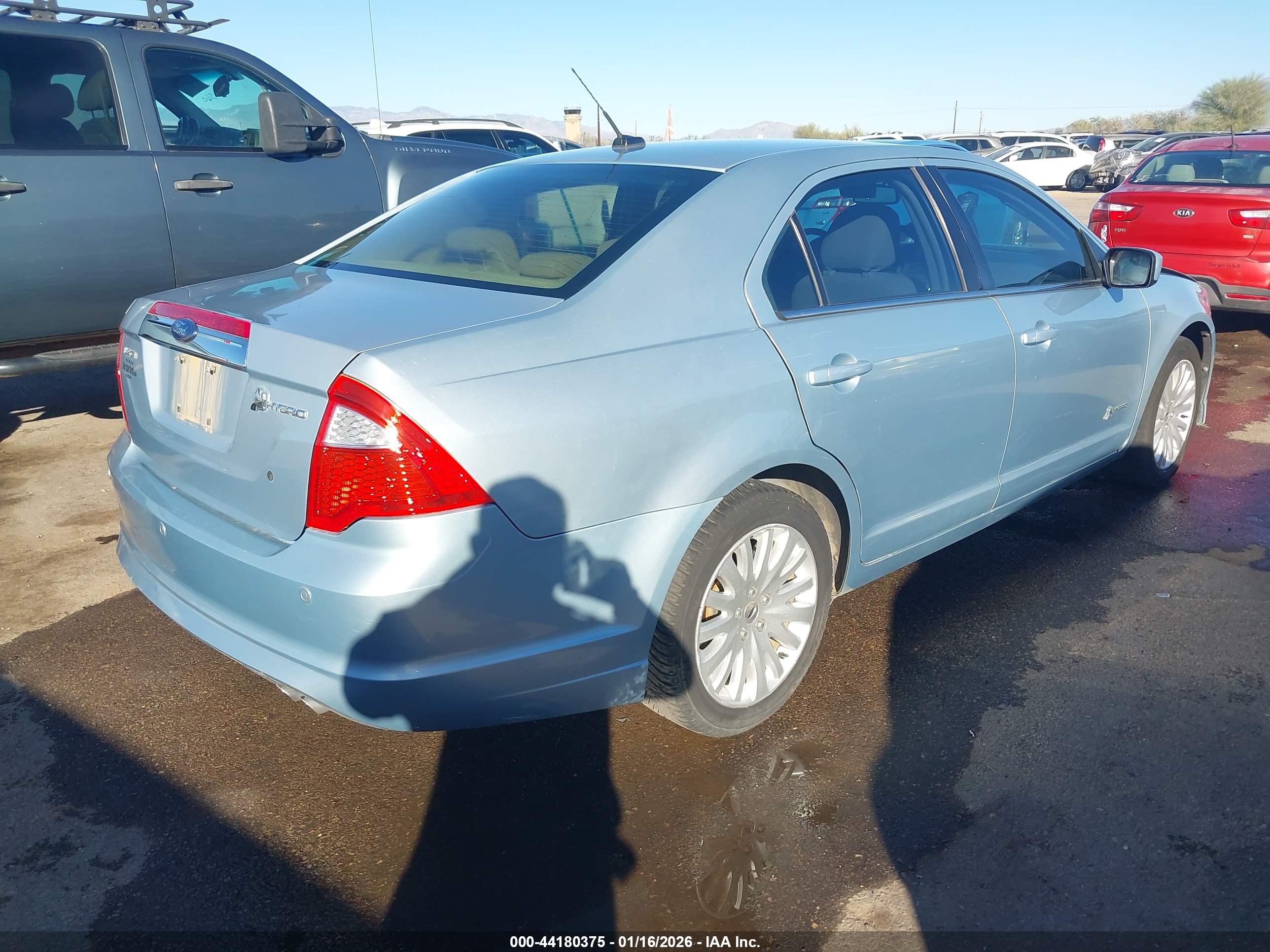 FORD FUSION image 4