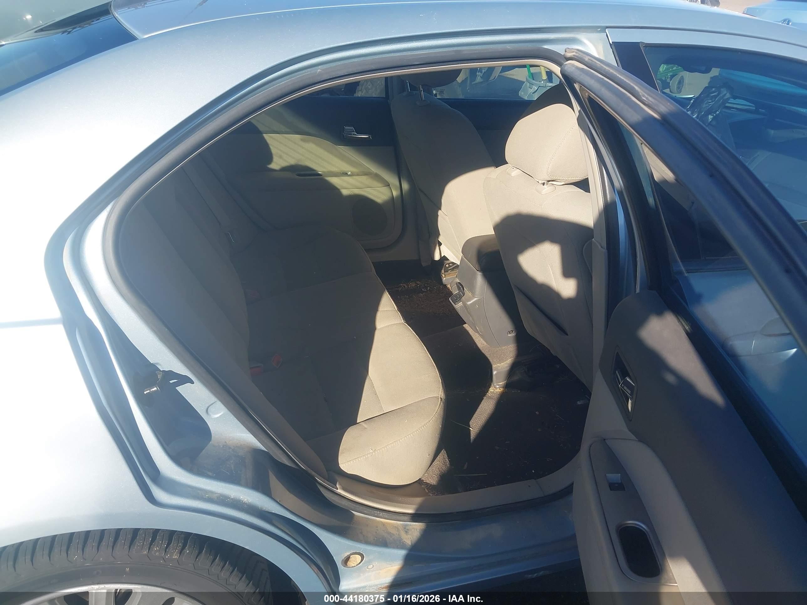 FORD FUSION image 8