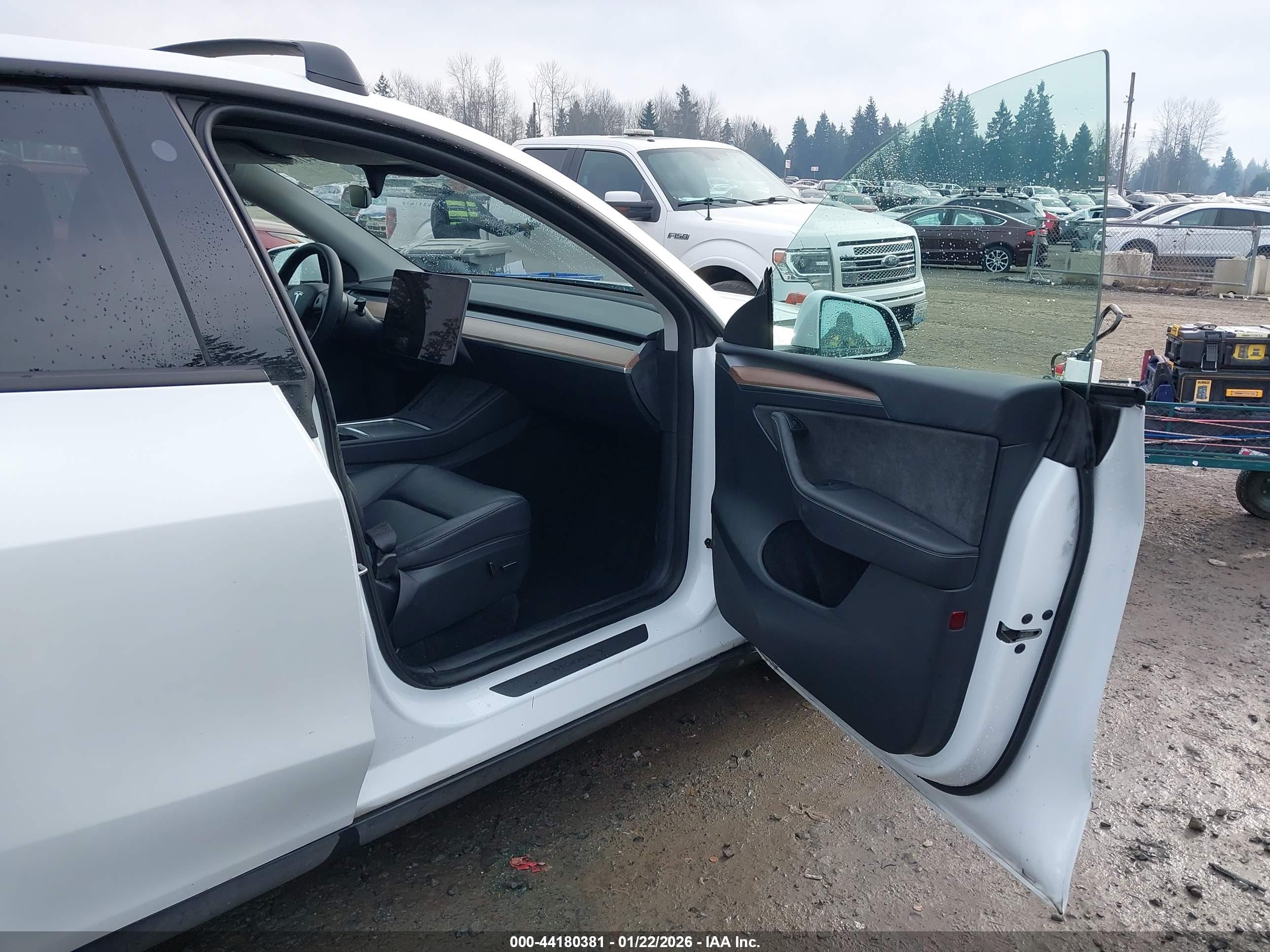 TESLA MODEL image 5
