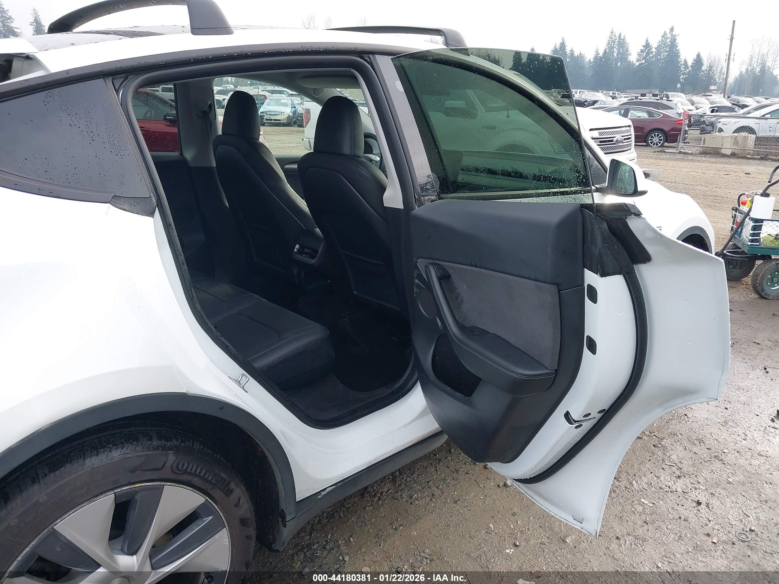 TESLA MODEL image 8
