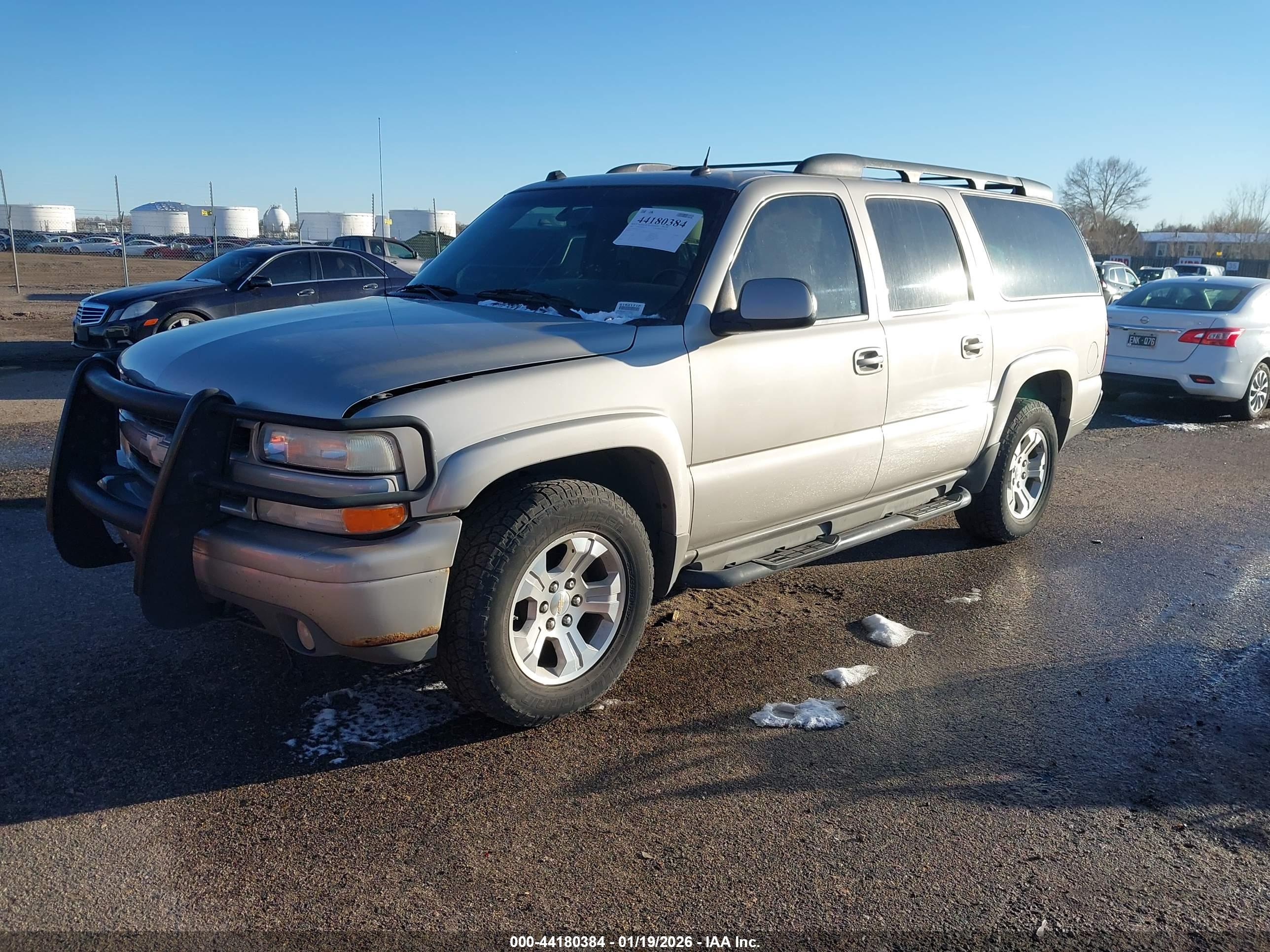 CHEVROLET SUBURBAN image 2