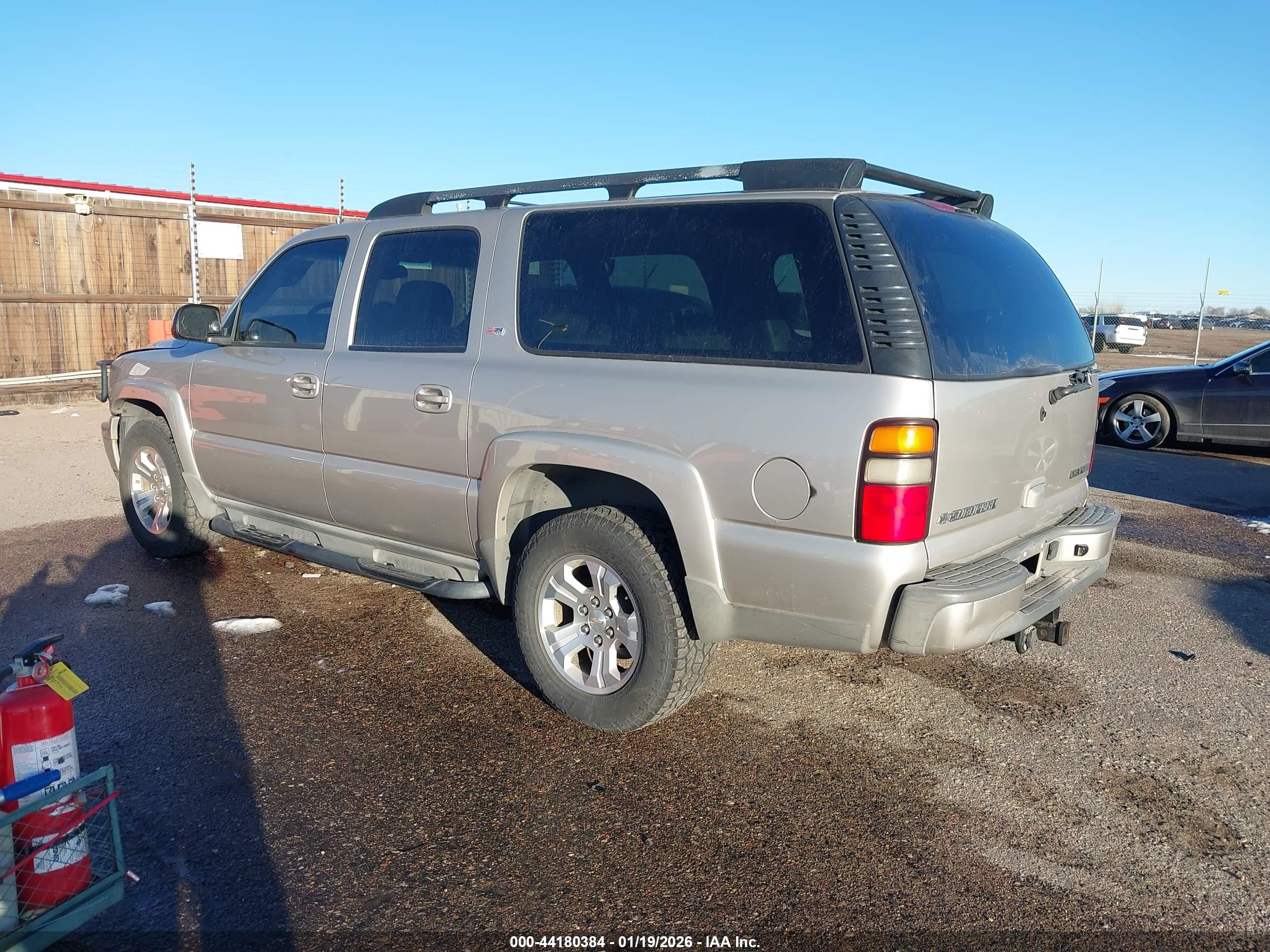 CHEVROLET SUBURBAN image 3