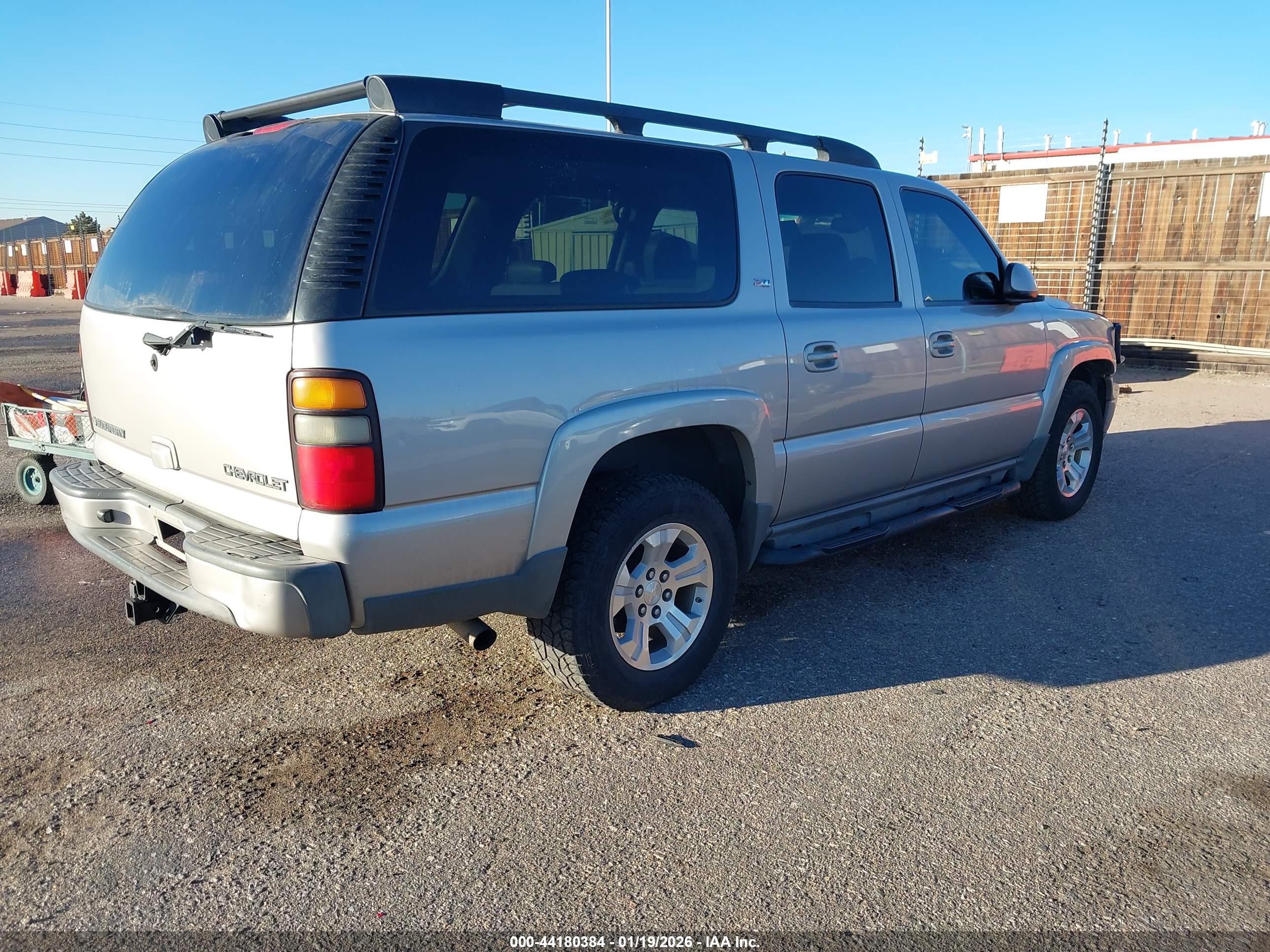 CHEVROLET SUBURBAN image 4