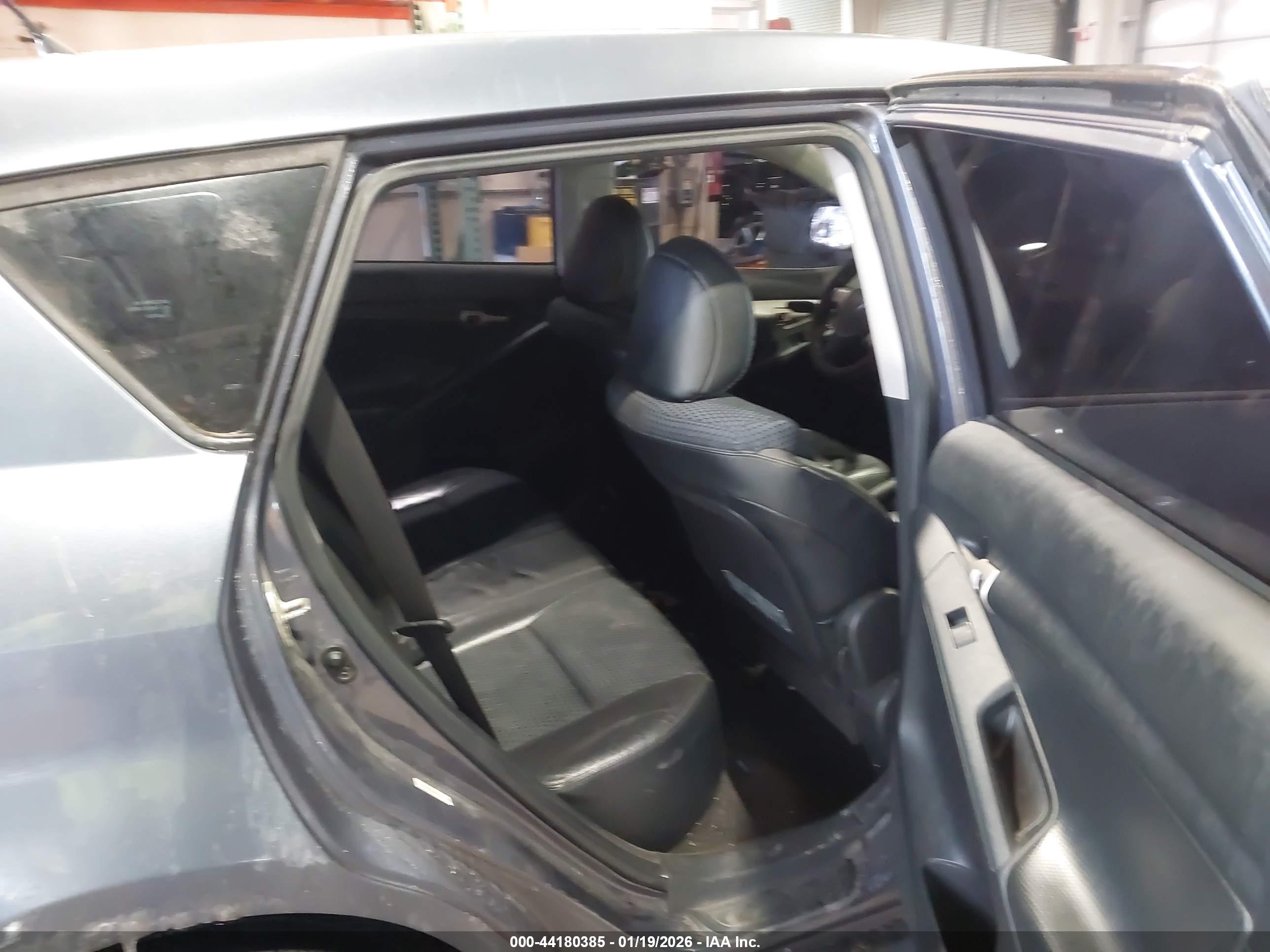 PONTIAC VIBE image 8