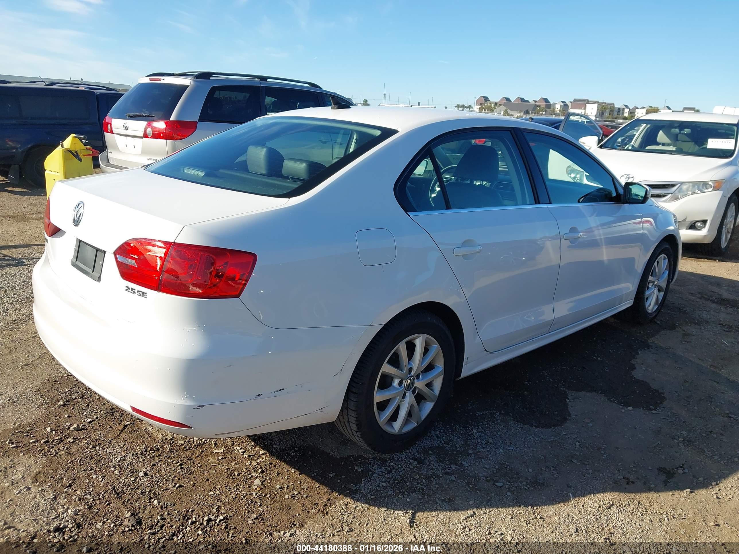 VOLKSWAGEN JETTA image 4