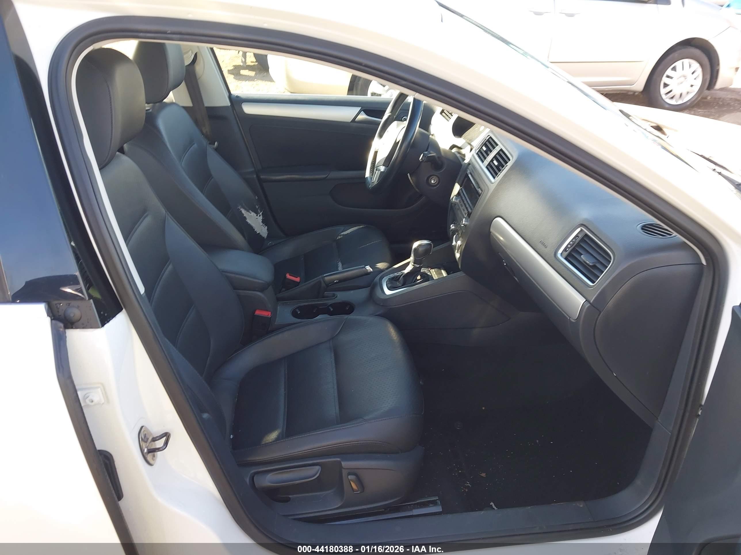 VOLKSWAGEN JETTA image 5