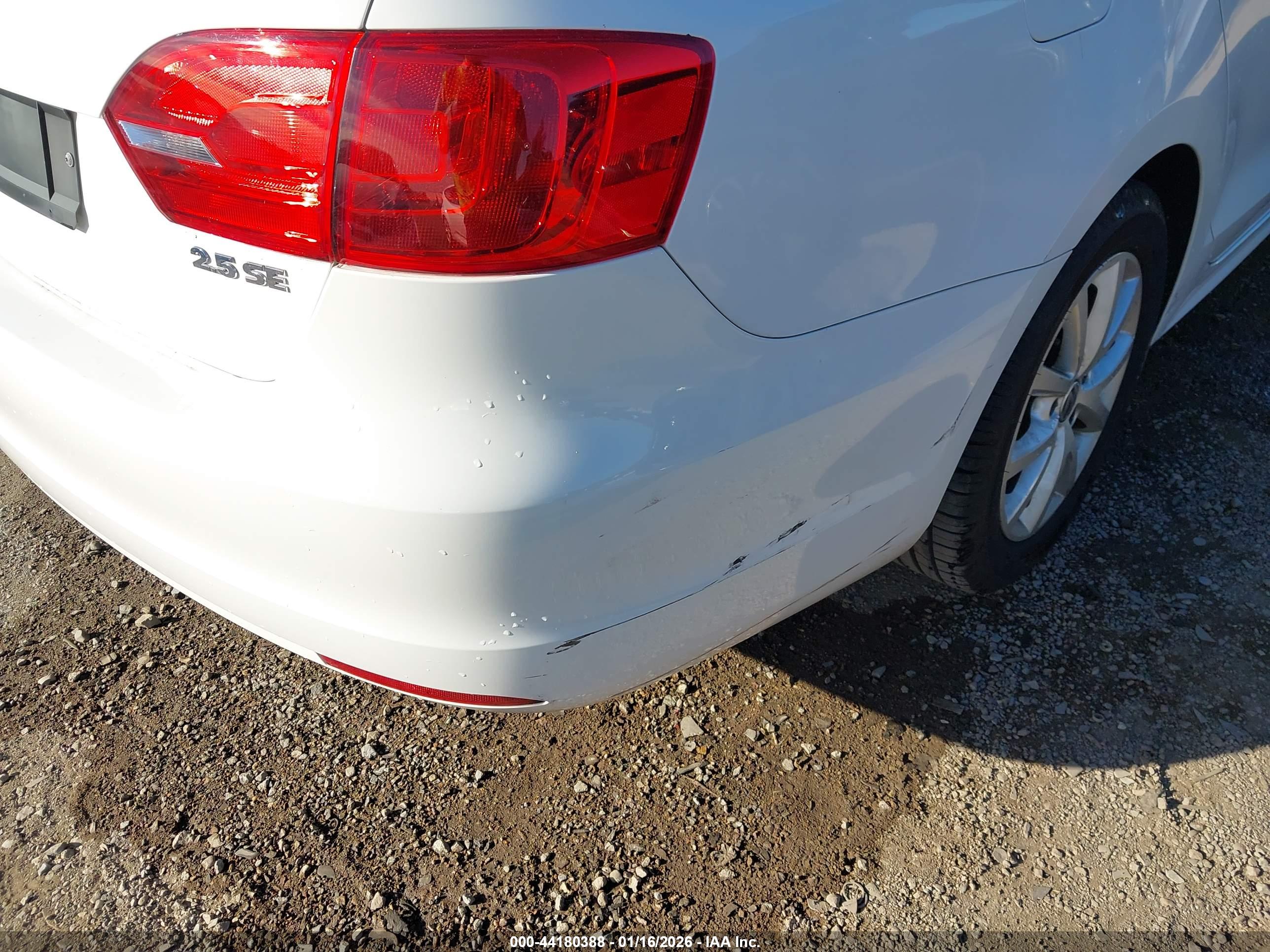 VOLKSWAGEN JETTA image 6