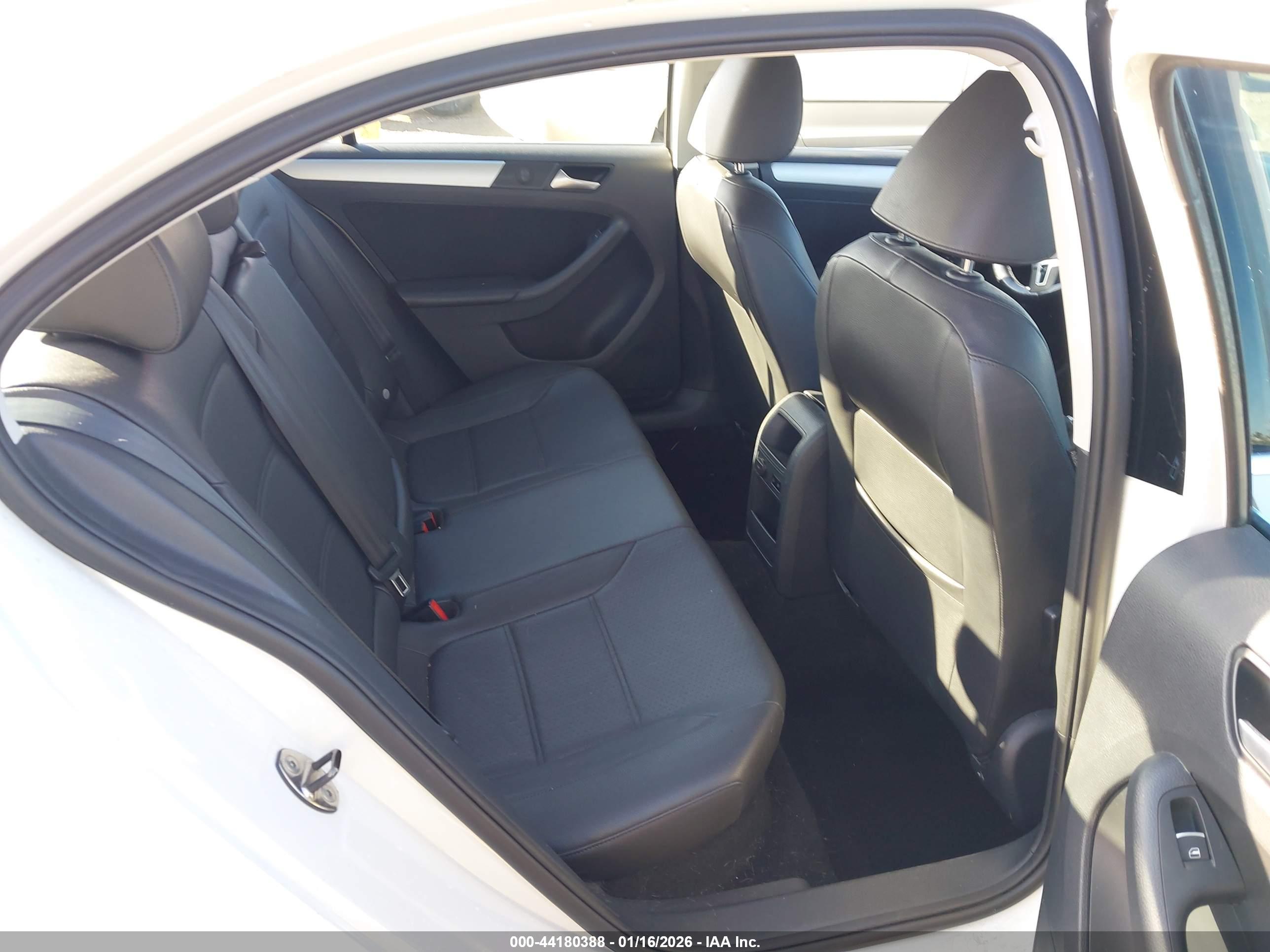 VOLKSWAGEN JETTA image 8