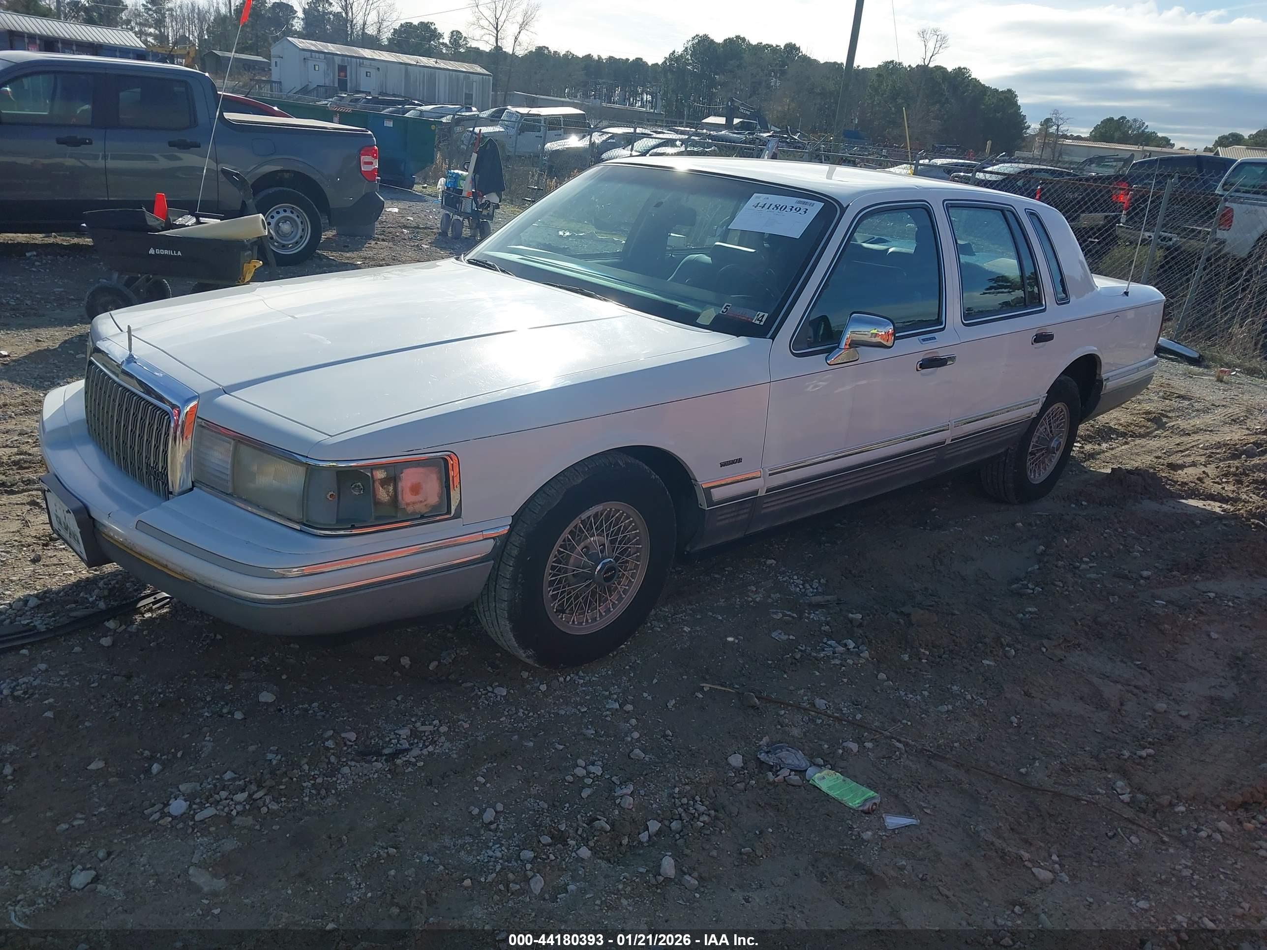 LINCOLN TOWN image 2