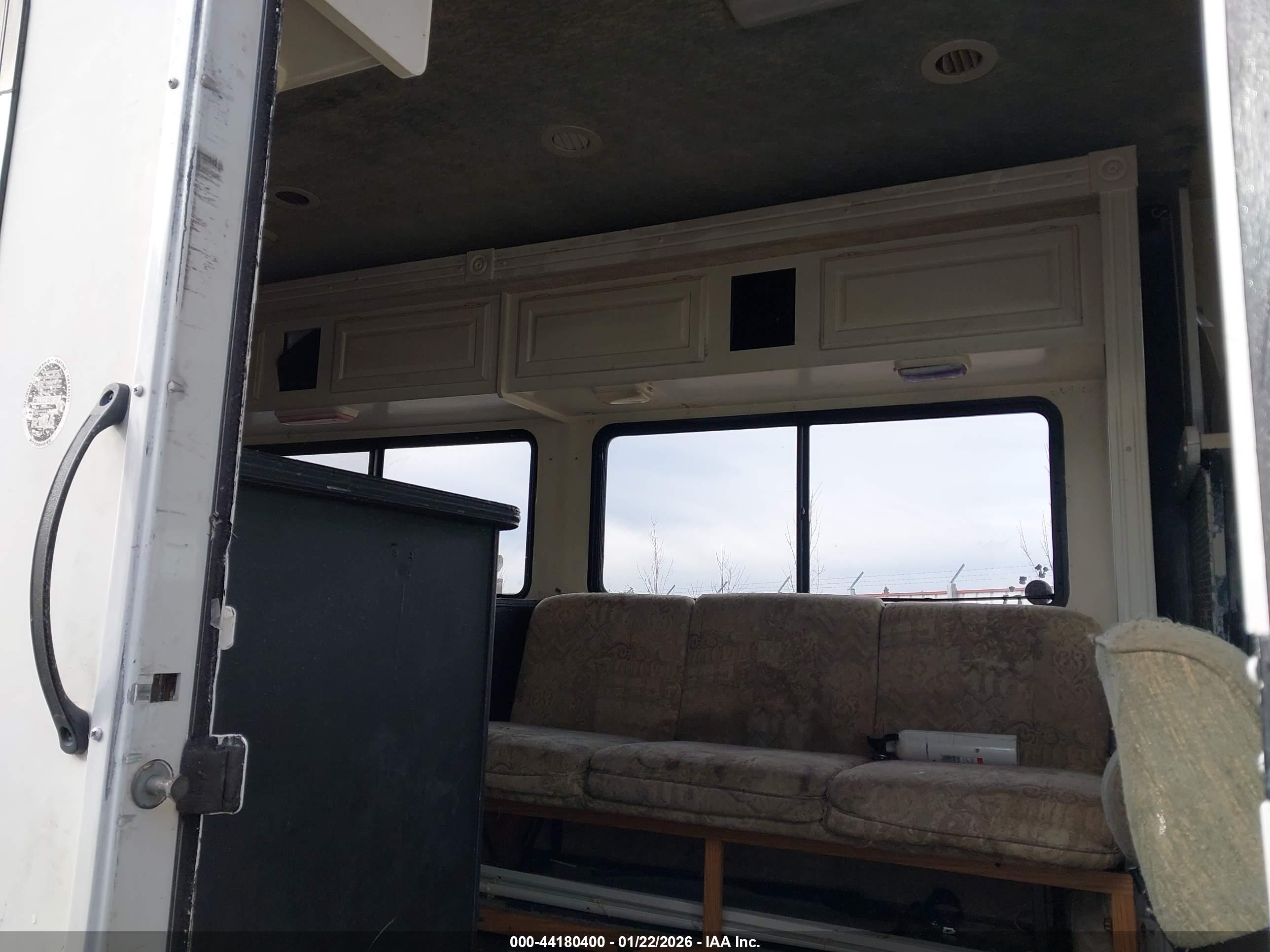 FORD E-450 image 7