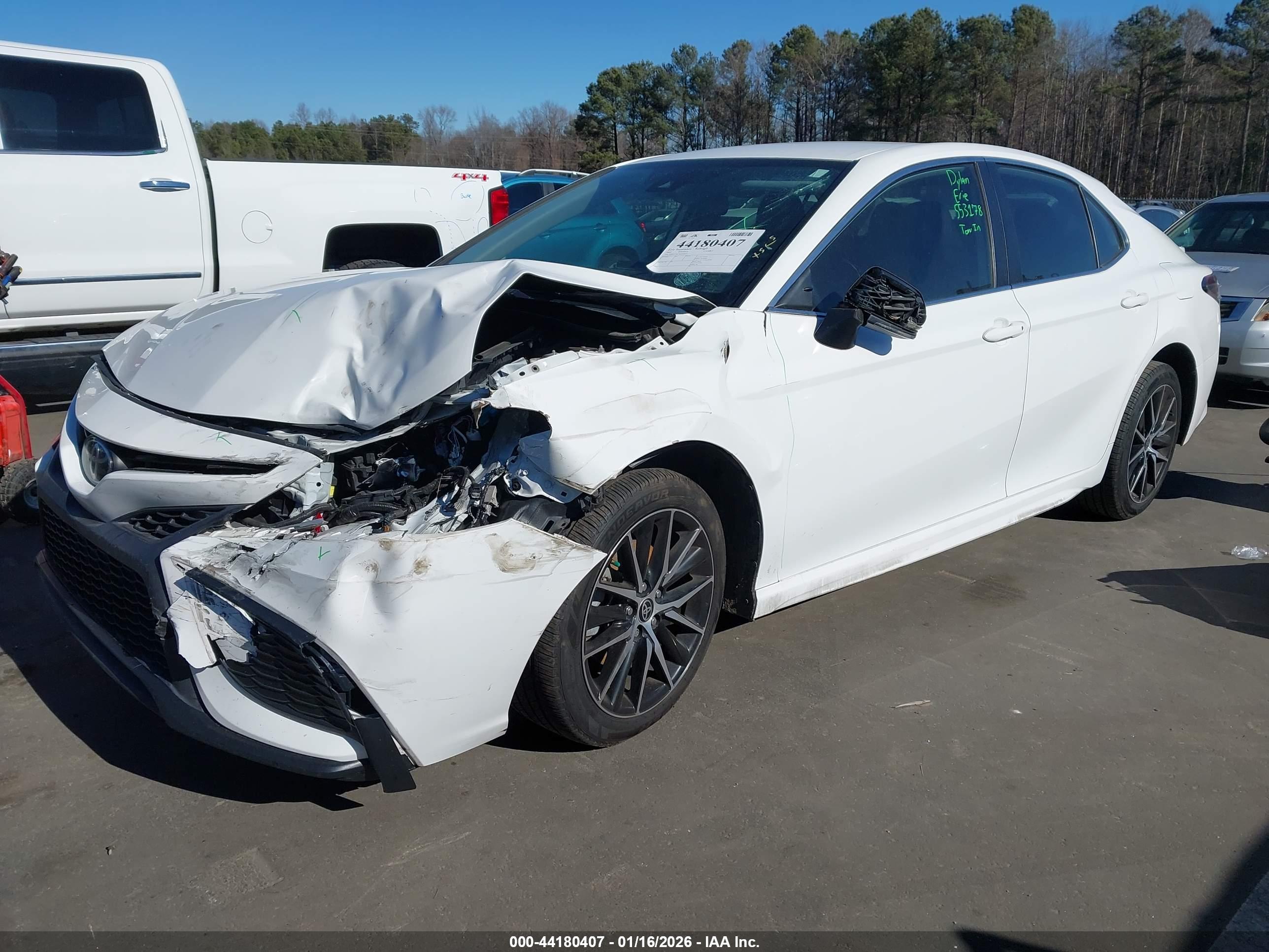 TOYOTA CAMRY image 2