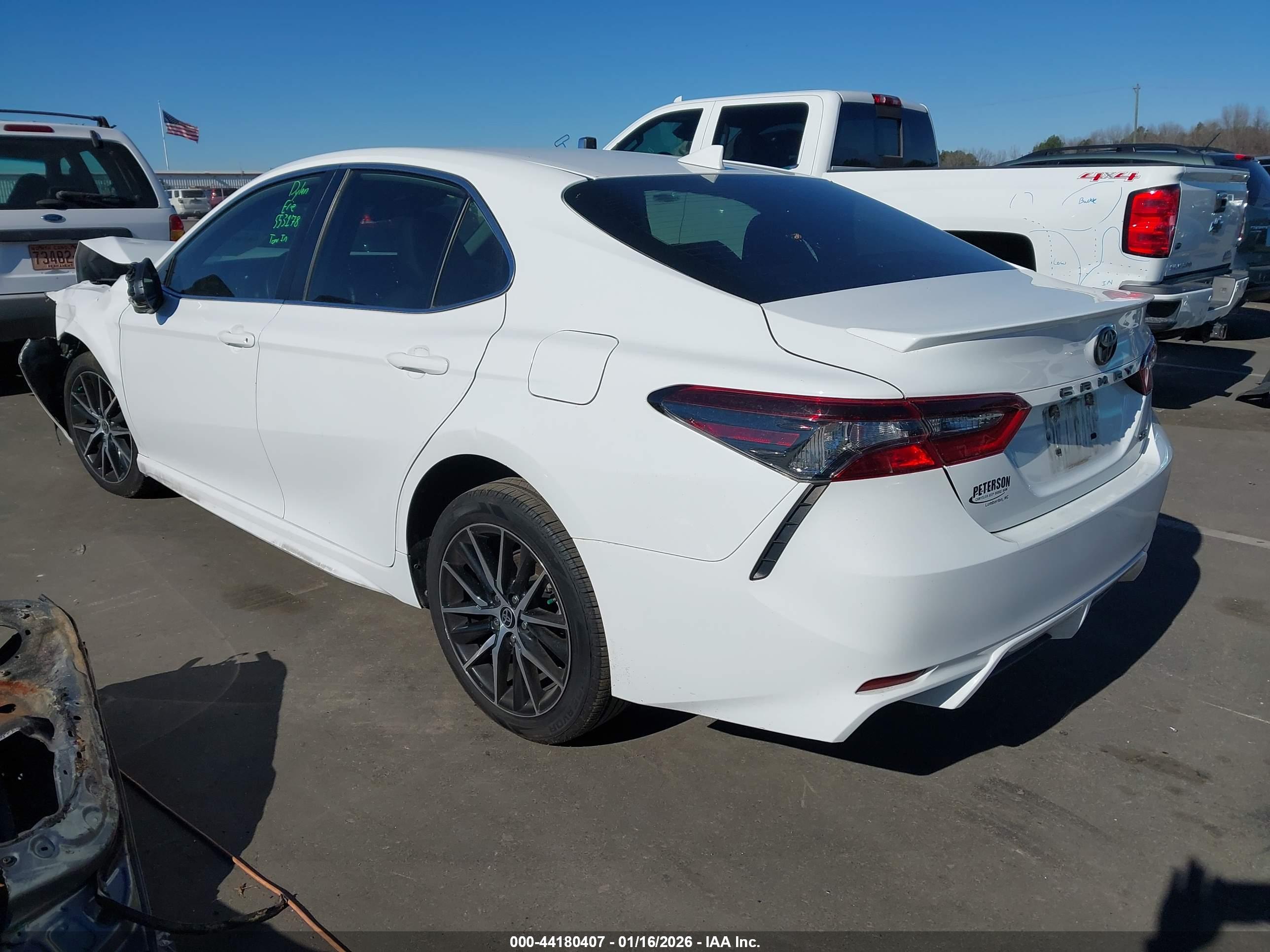 TOYOTA CAMRY image 3