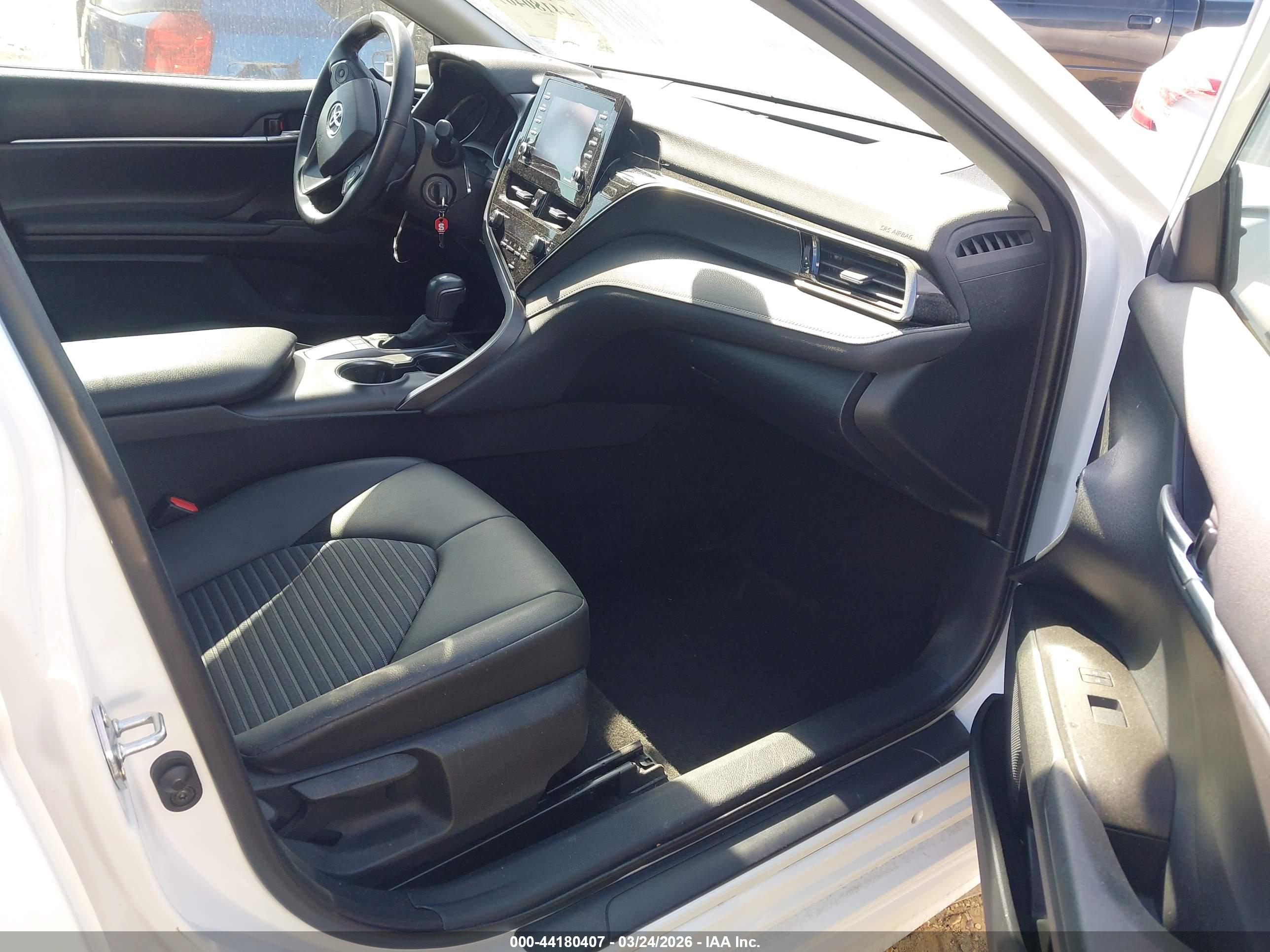 TOYOTA CAMRY image 5