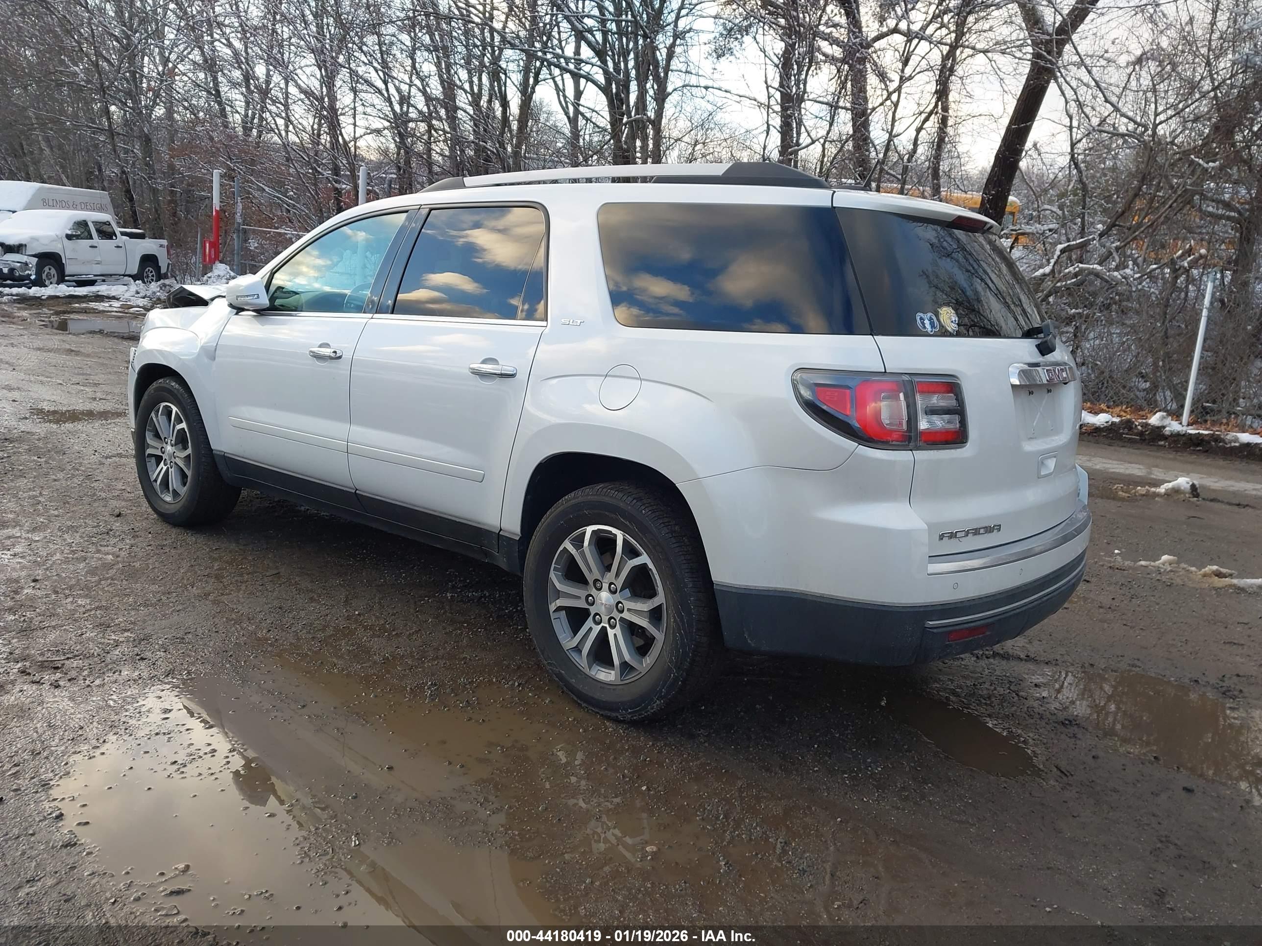 GMC ACADIA image 3