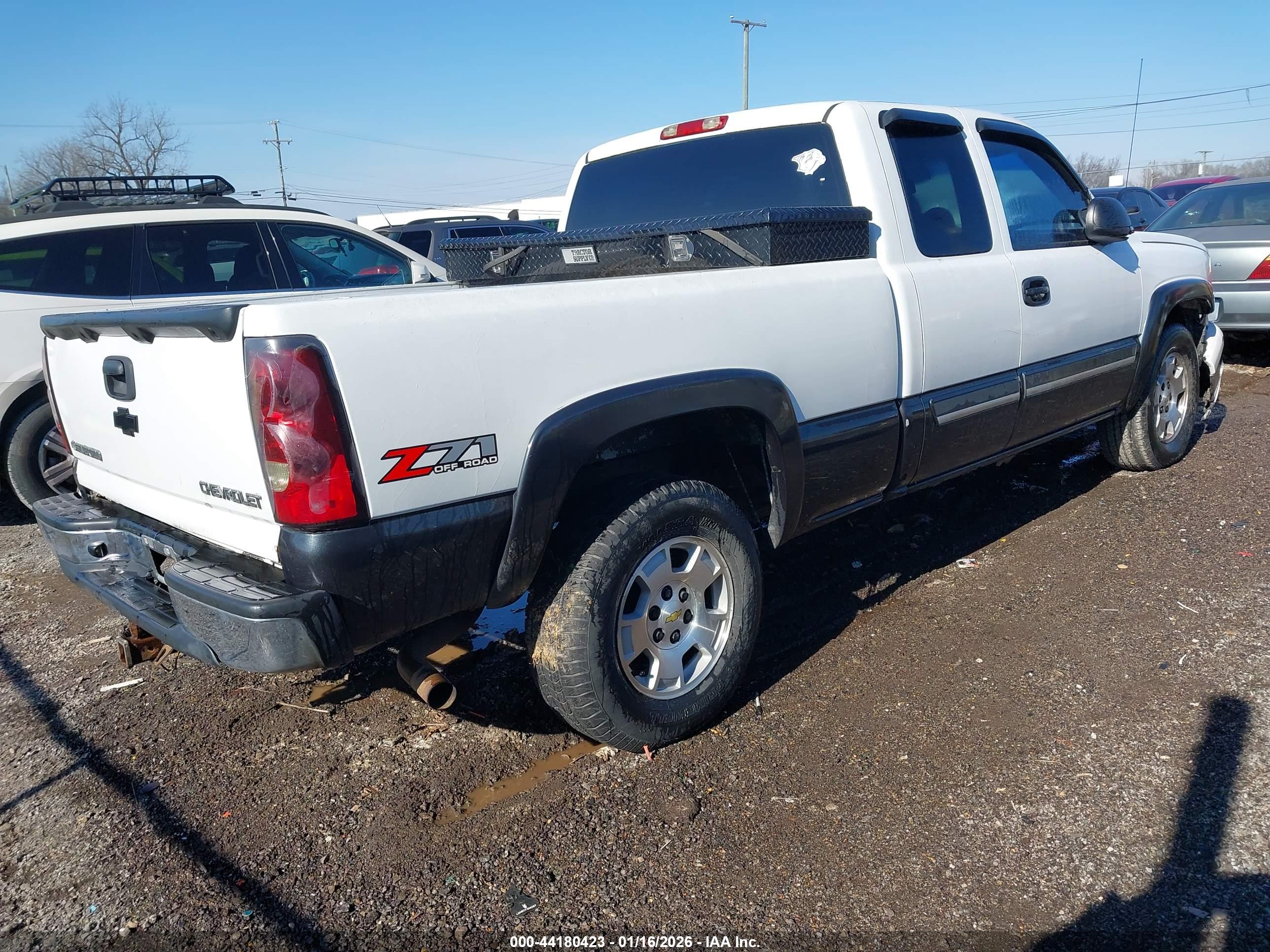 CHEVROLET SILVERADO image 4